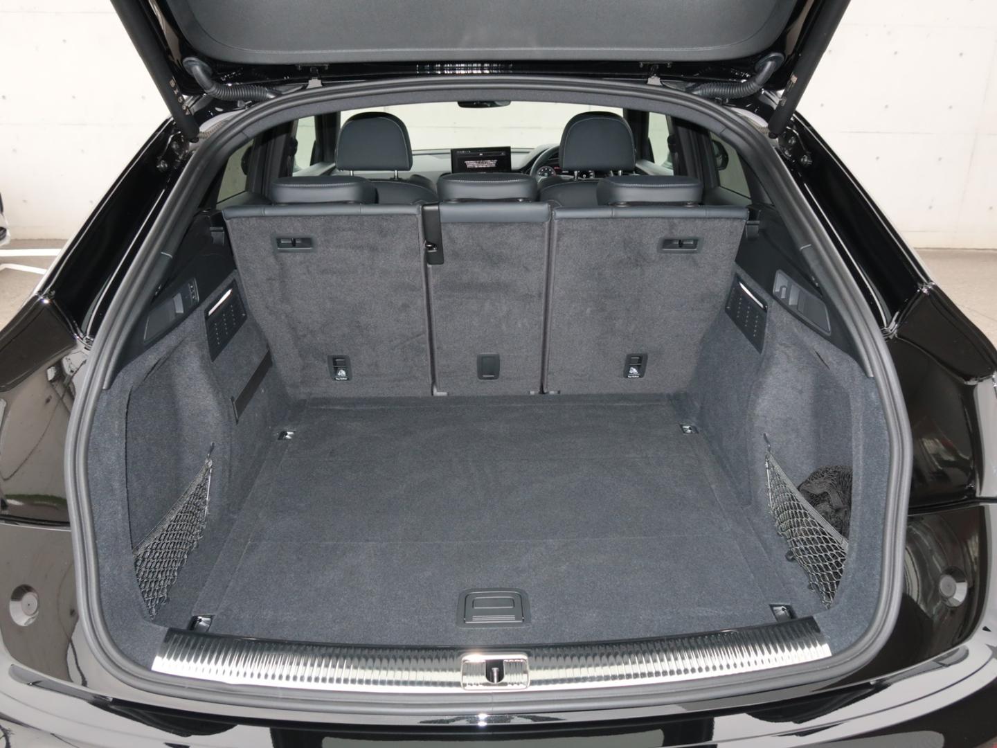 Audi SQ5 Sportback SQ5 Sportback TFSI 260(354) kW(PS) tiptronic for more details contact your dealer