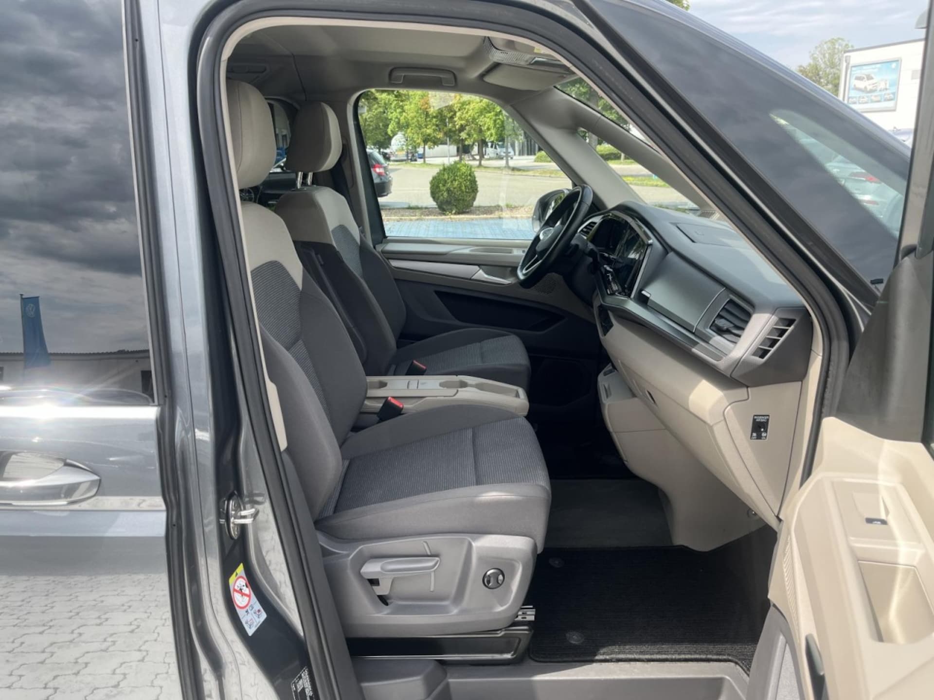 Volkswagen Multivan Basis-Modell