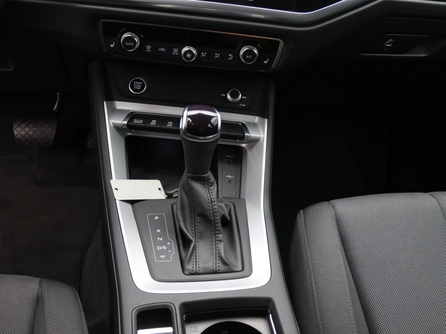 Bild über Audi Q3 S line 40 TFSI quattro S tronic - für weitere Informationen kontaktieren Sie den Audi Partner