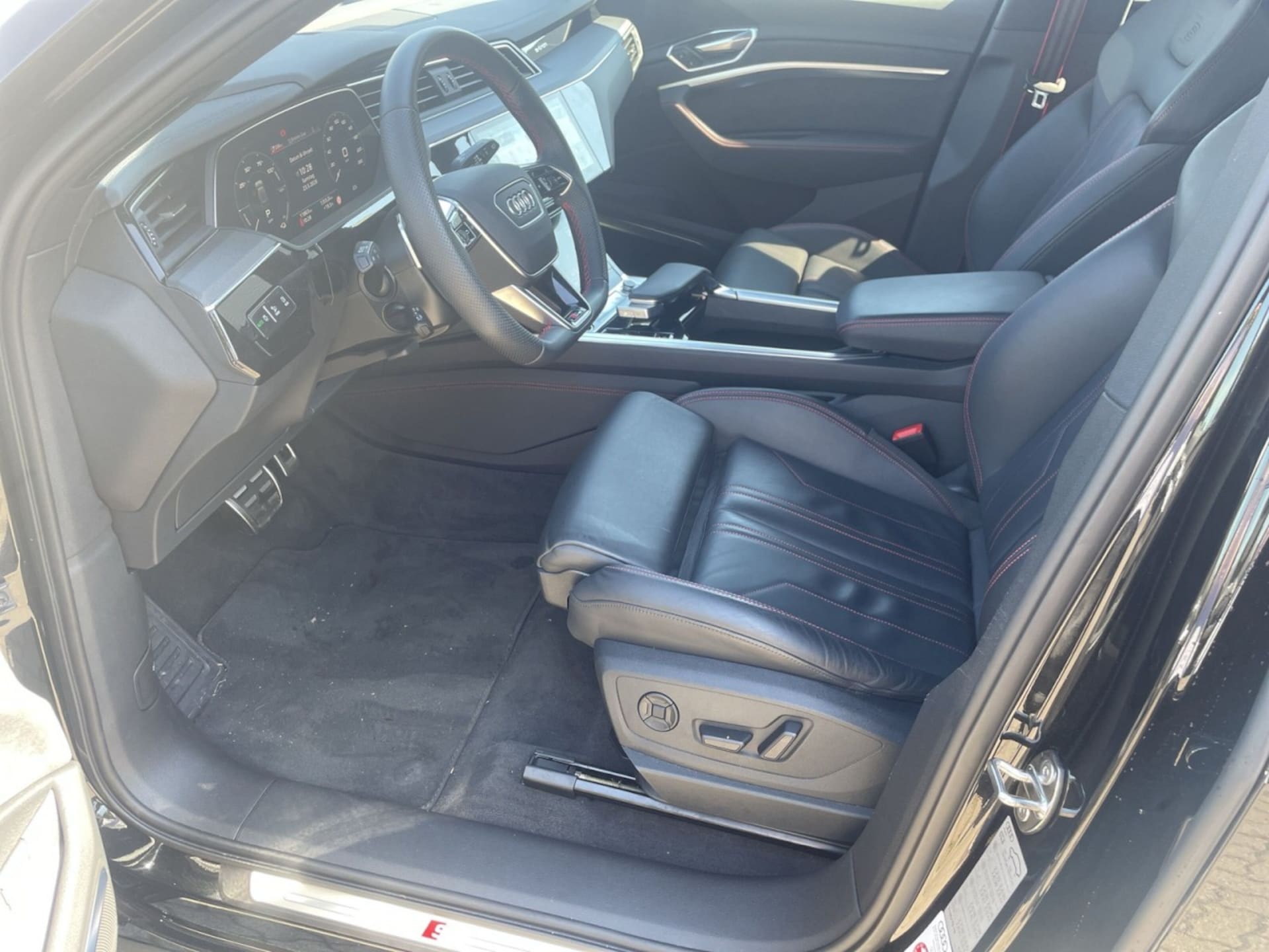 Audi Q8 e-tron S line