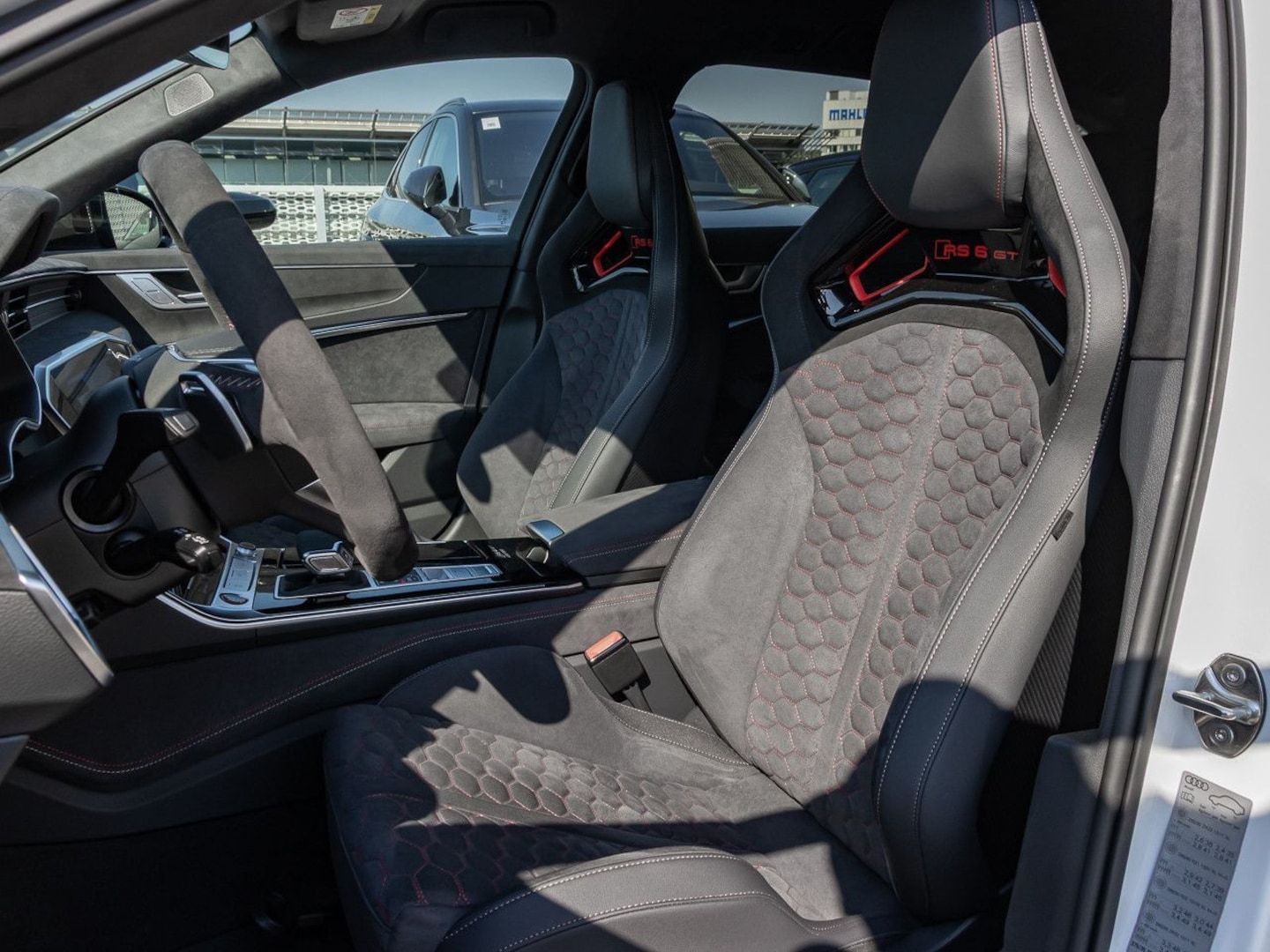 Bild über Audi RS 6 Avant performance quattro tiptronic - für weitere Informationen kontaktieren Sie den Audi Partner