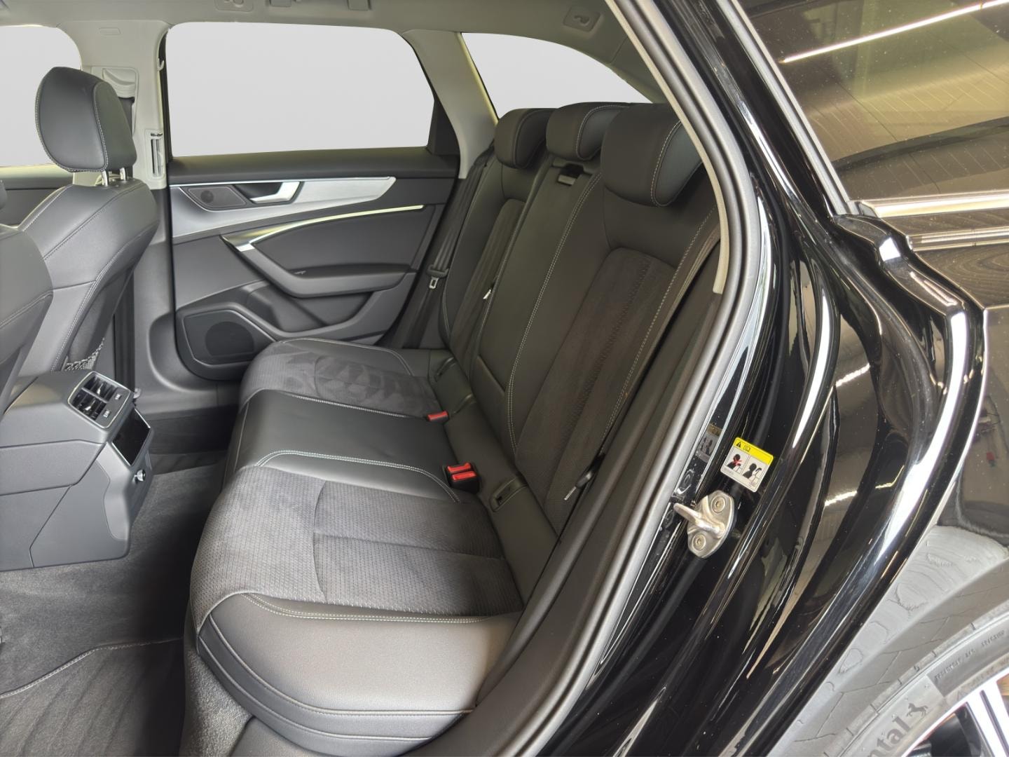 Bild über Audi S6 Avant TDI quattro tiptronic - für weitere Informationen kontaktieren Sie den Audi Partner