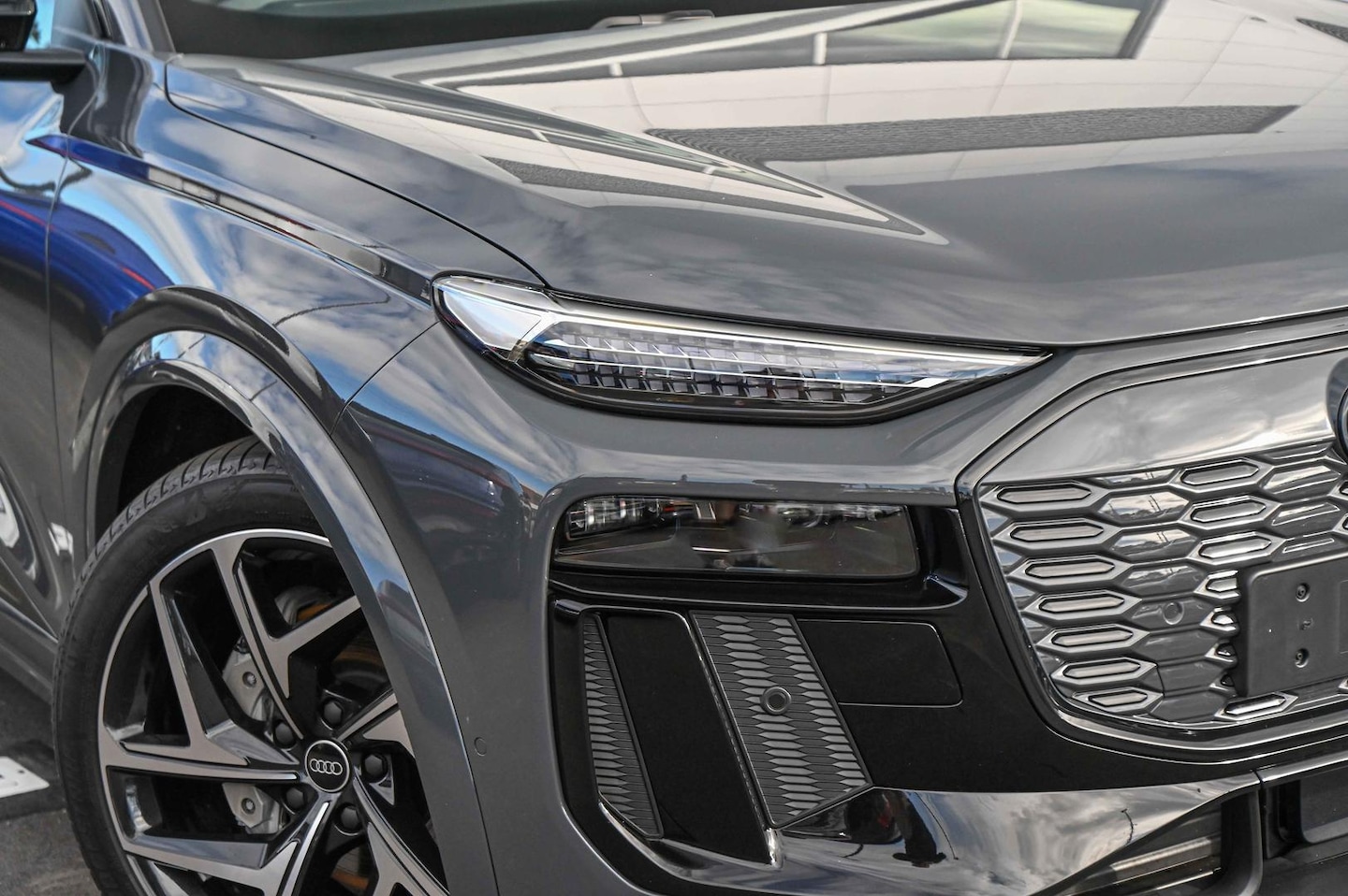 Image about Audi Q6 SUV e-tron e-tron quattro