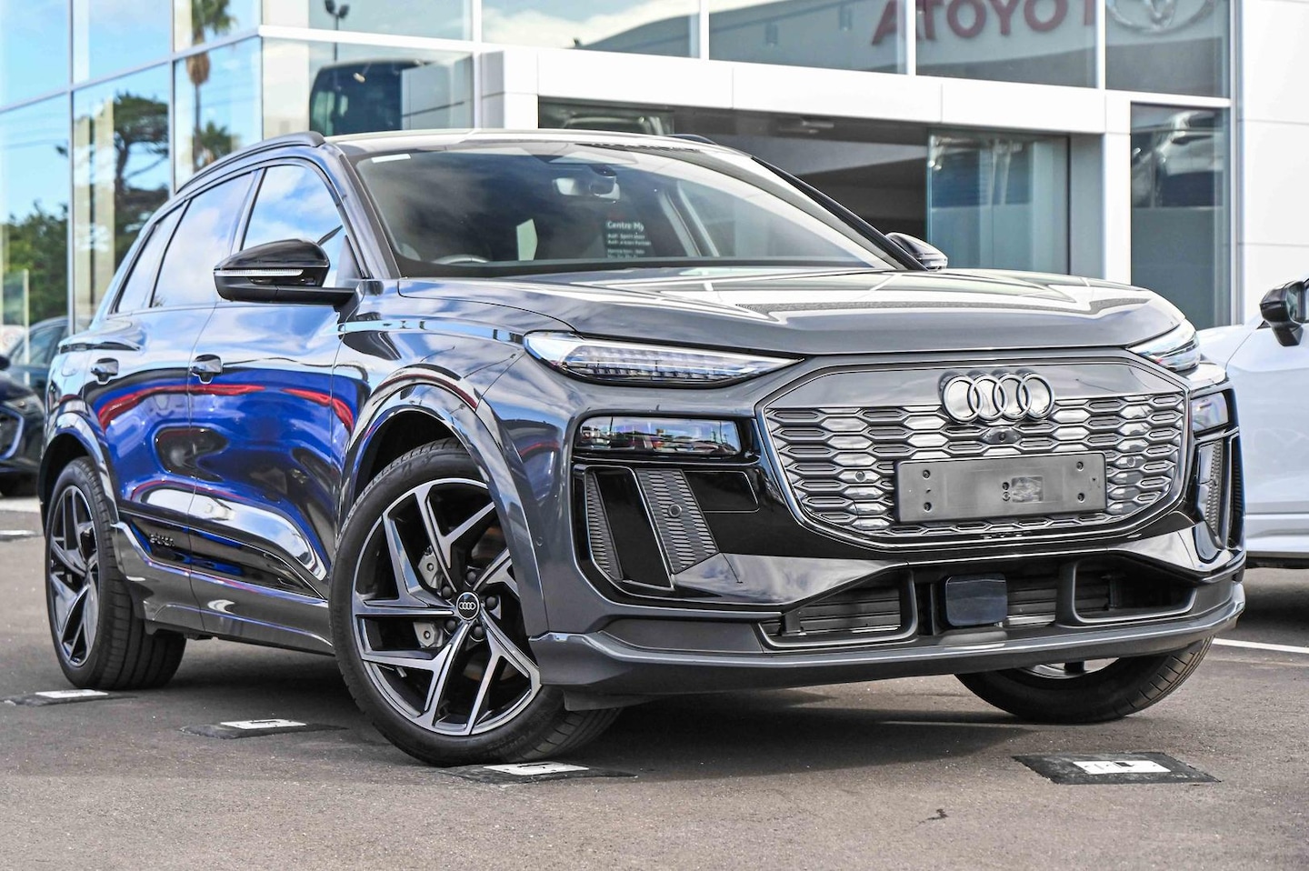 Image about Audi Q6 SUV e-tron e-tron quattro