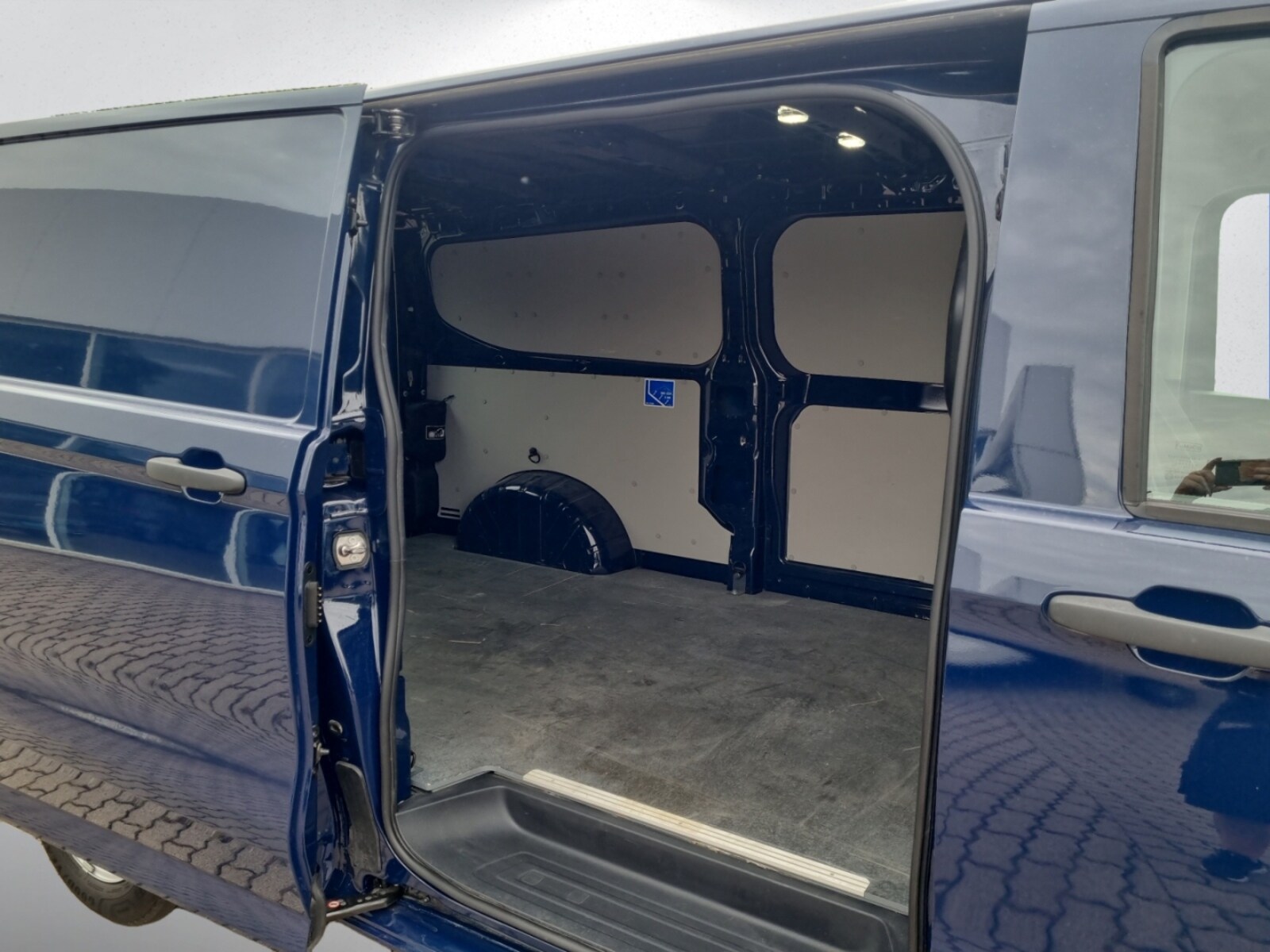 Volkswagen Transporter Kasten langer Radstand – Bild 9
