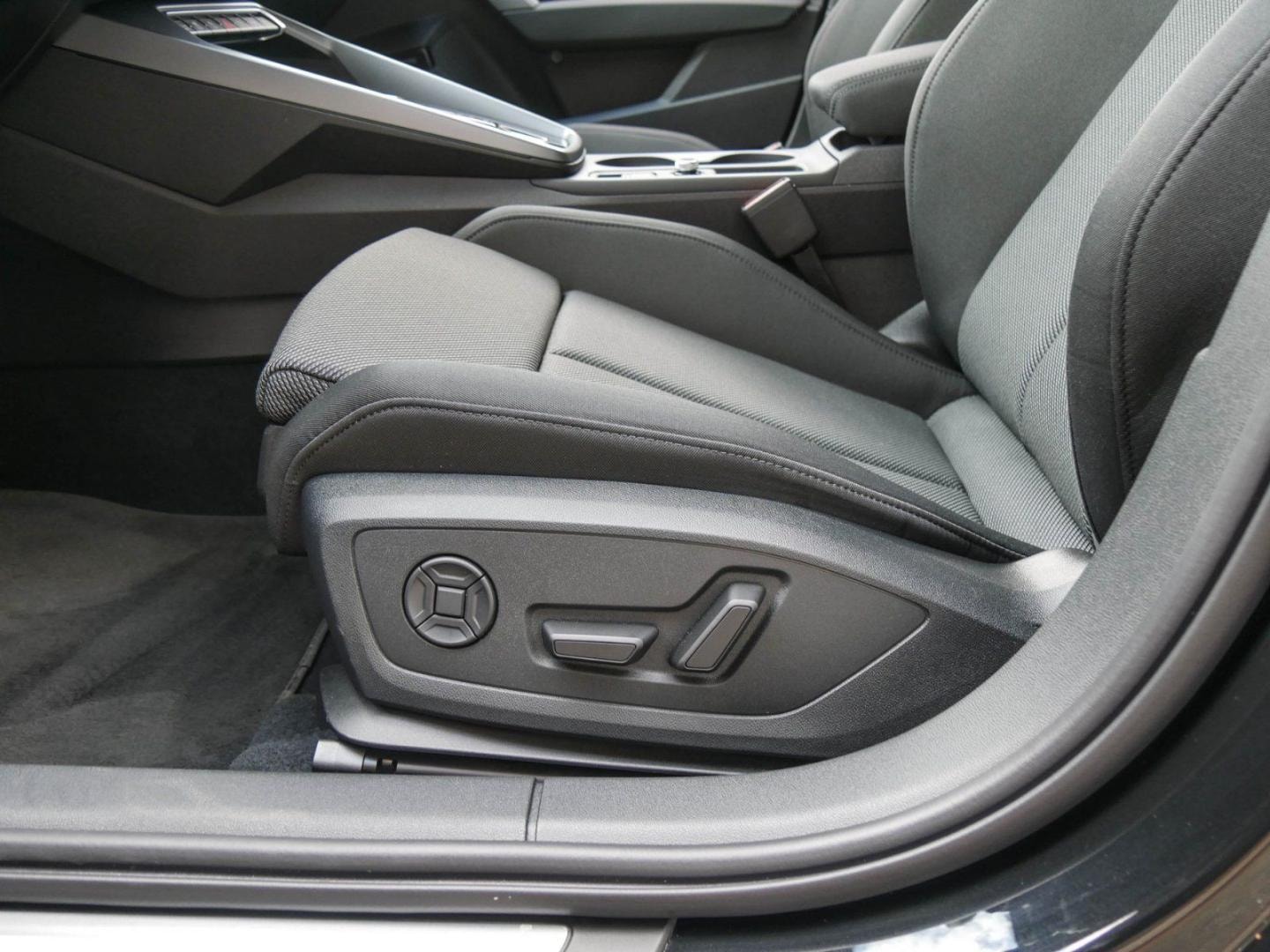 Bild über Audi A3 Sportback 35 TDI S tronic - für weitere Informationen kontaktieren Sie den Audi Partner