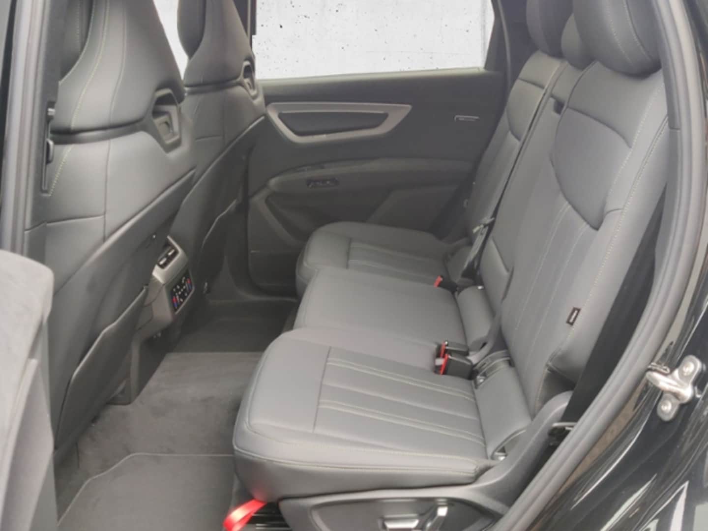 Bild über Audi Q7 SUV TDI quattro 220 kW tiptronic - für weitere Informationen kontaktieren Sie den Audi Partner
