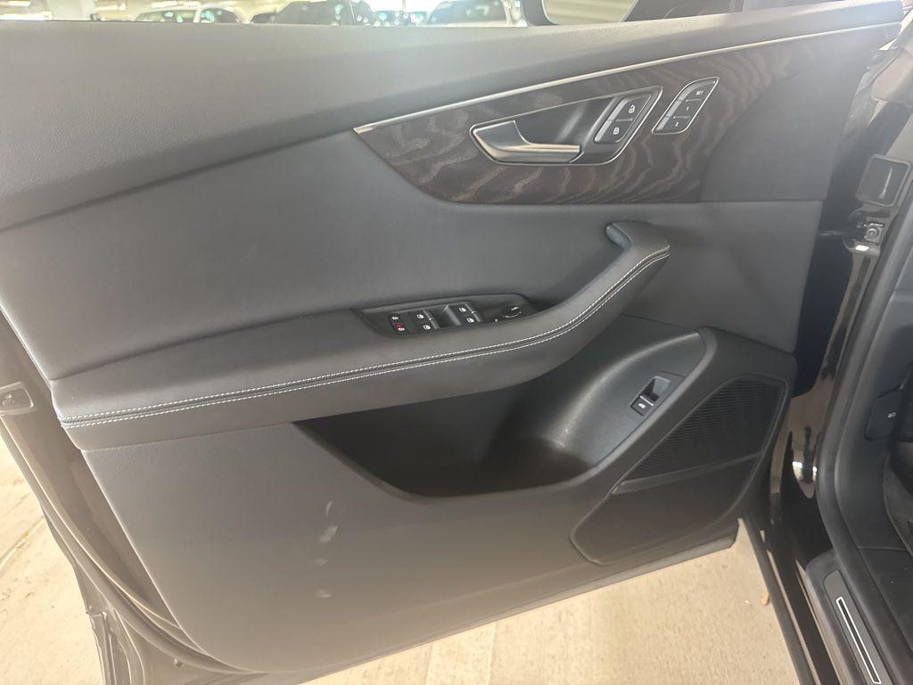 2023 Audi Q8 55 Premium Plus Tiptonic quattro's photo
