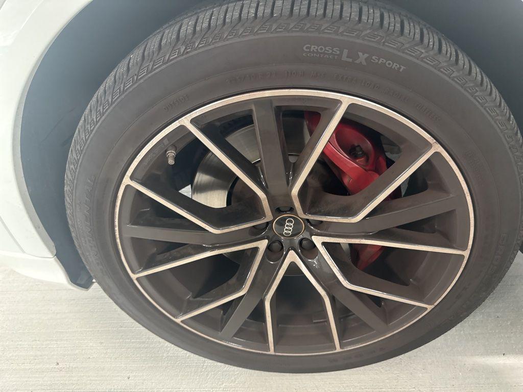 2023 Audi SQ8 Prestige's photo