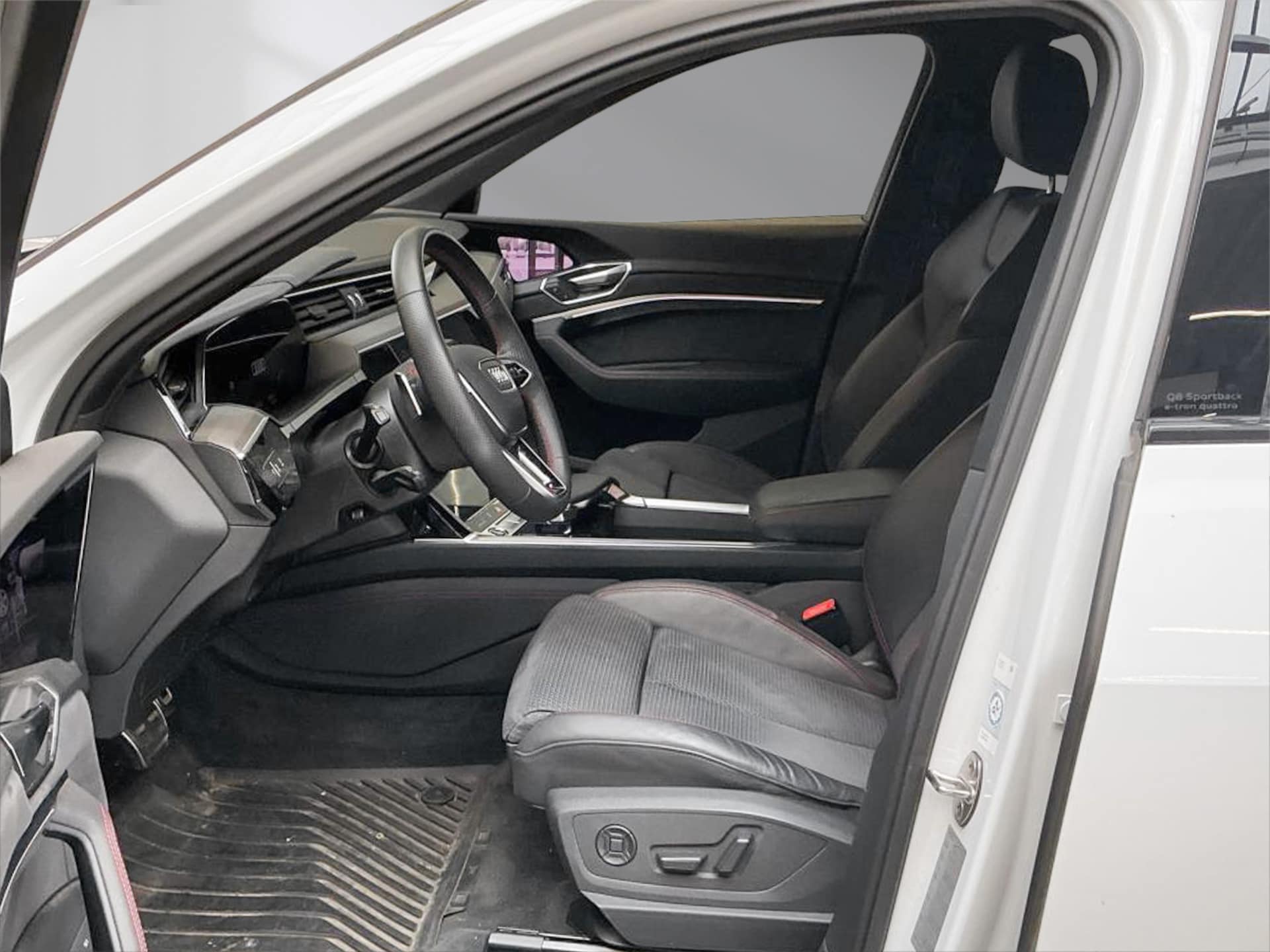 Audi Q8 Sportback e-tron S line