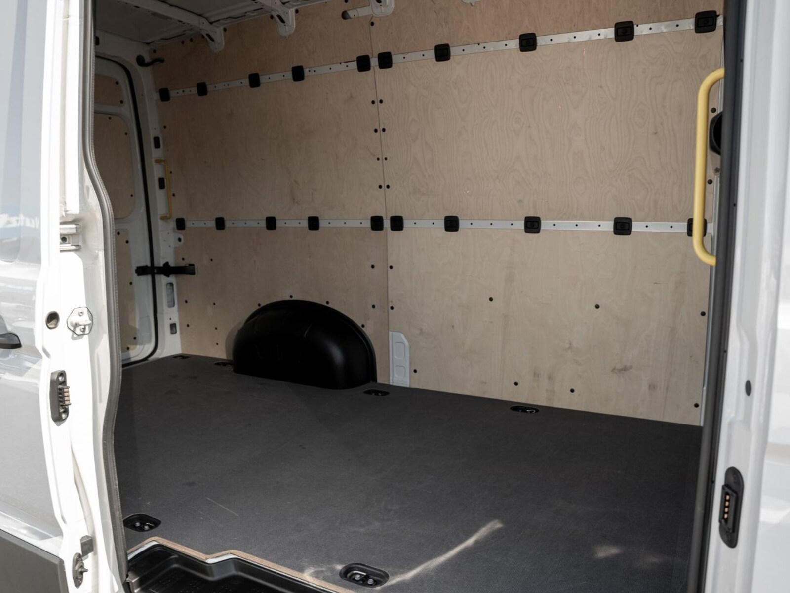 Volkswagen Crafter Kasten mittlerer Radstand – Bild 28