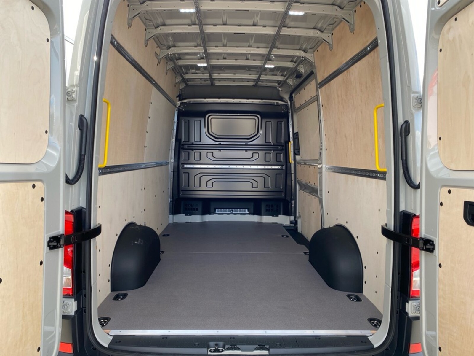 Volkswagen Crafter Kasten mittlerer Radstand – Bild 13