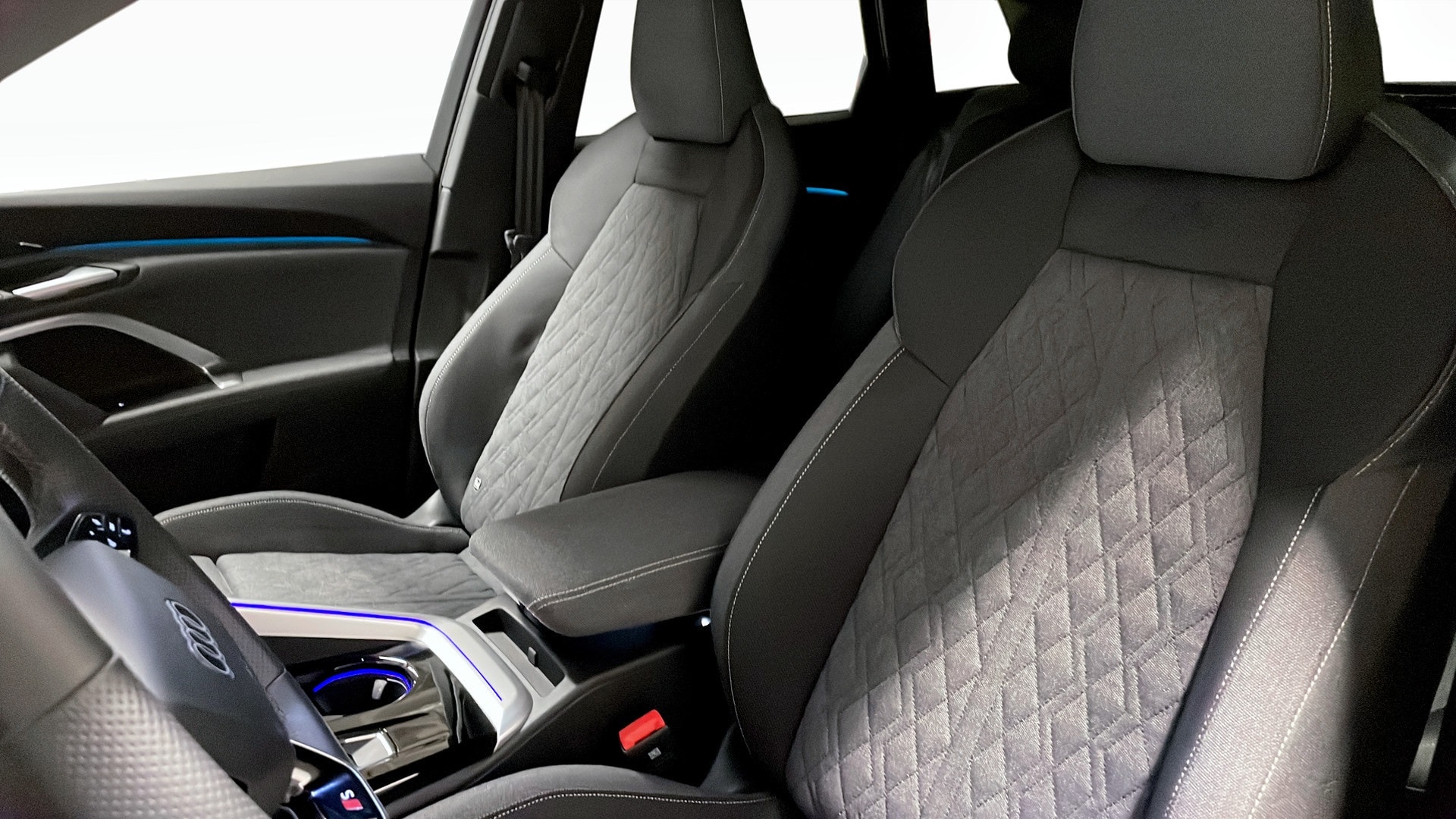 Bild som visar Audi Q5 SUV Q5 SUV TDI quattro S line 150 kWS tronic - för mer information kontakta din Audi Partner