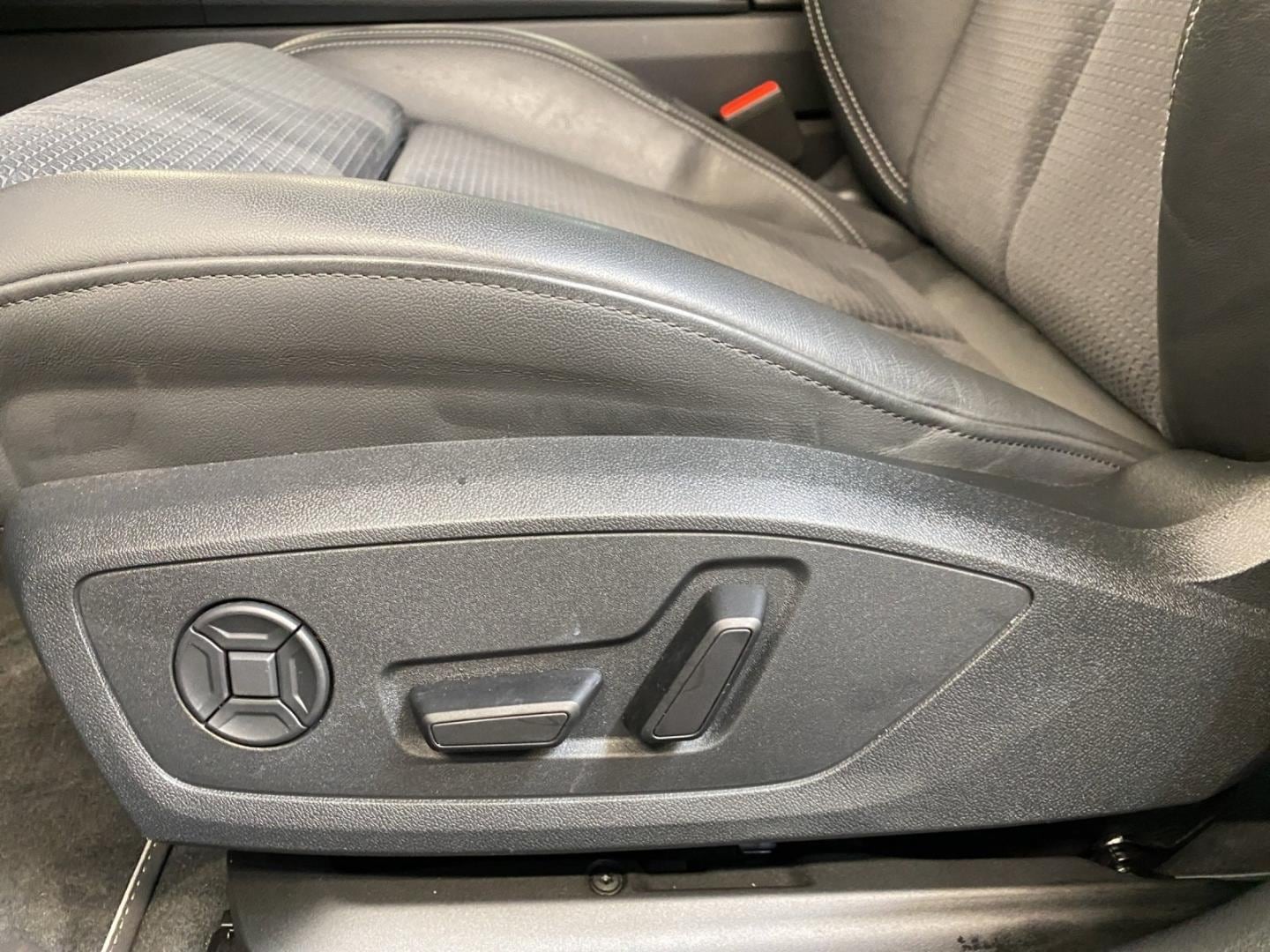 Bild über Audi S6 Avant TDI quattro tiptronic - für weitere Informationen kontaktieren Sie den Audi Partner