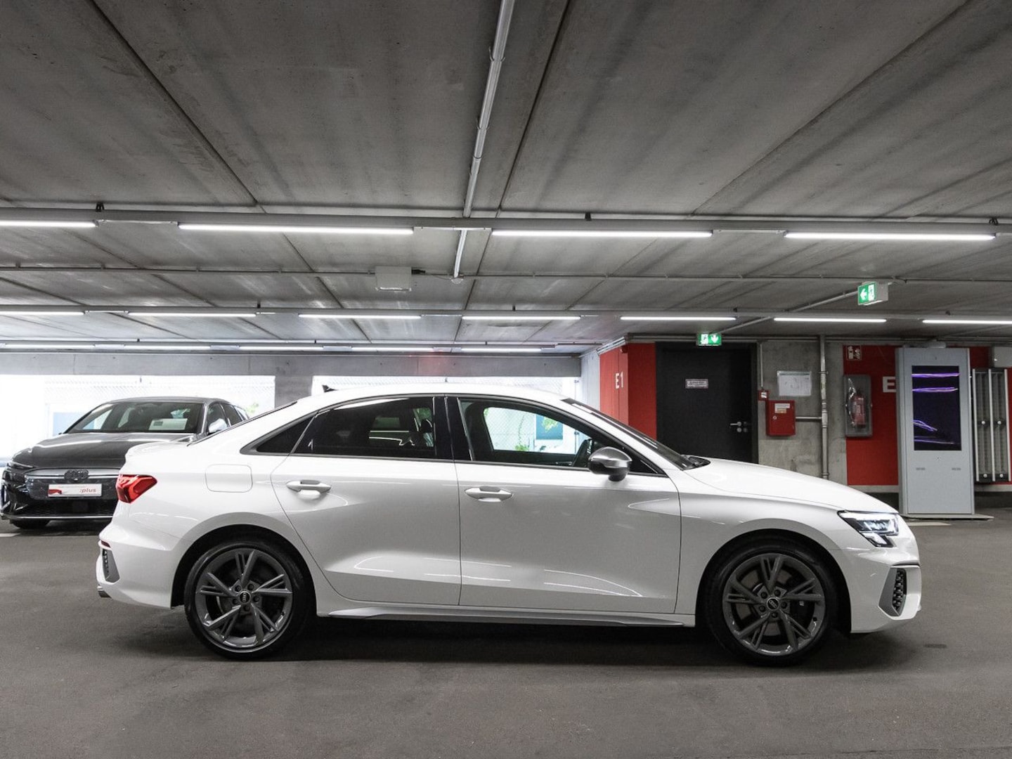 Bild über Audi S3 Limousine TFSI quattro S tronic - für weitere Informationen kontaktieren Sie den Audi Partner