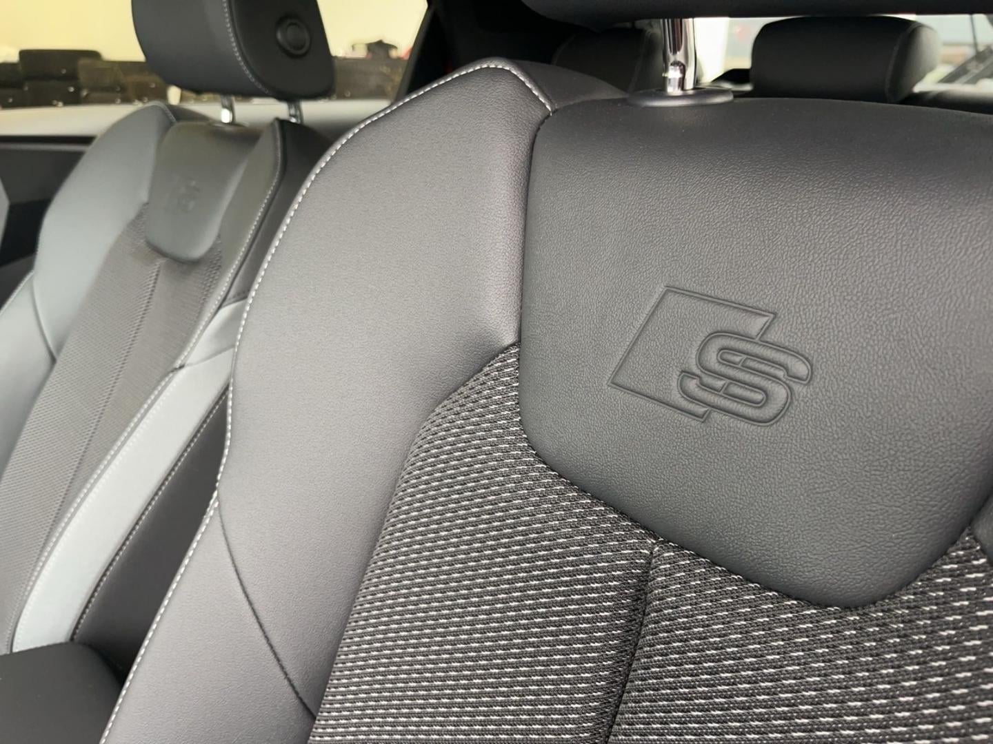 Bild über Audi A1 Sportback S line 30 TFSI S tronic - für weitere Informationen kontaktieren Sie den Audi Partner