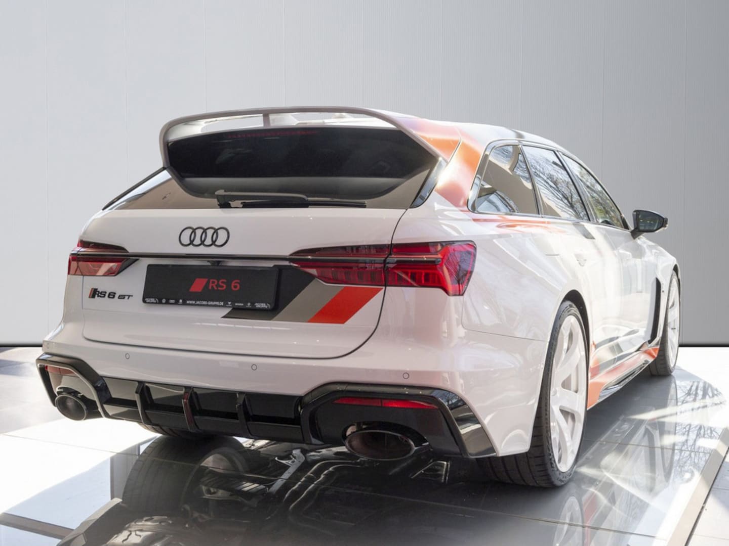 Bild über Audi RS 6 Avant performance quattro tiptronic - für weitere Informationen kontaktieren Sie den Audi Partner