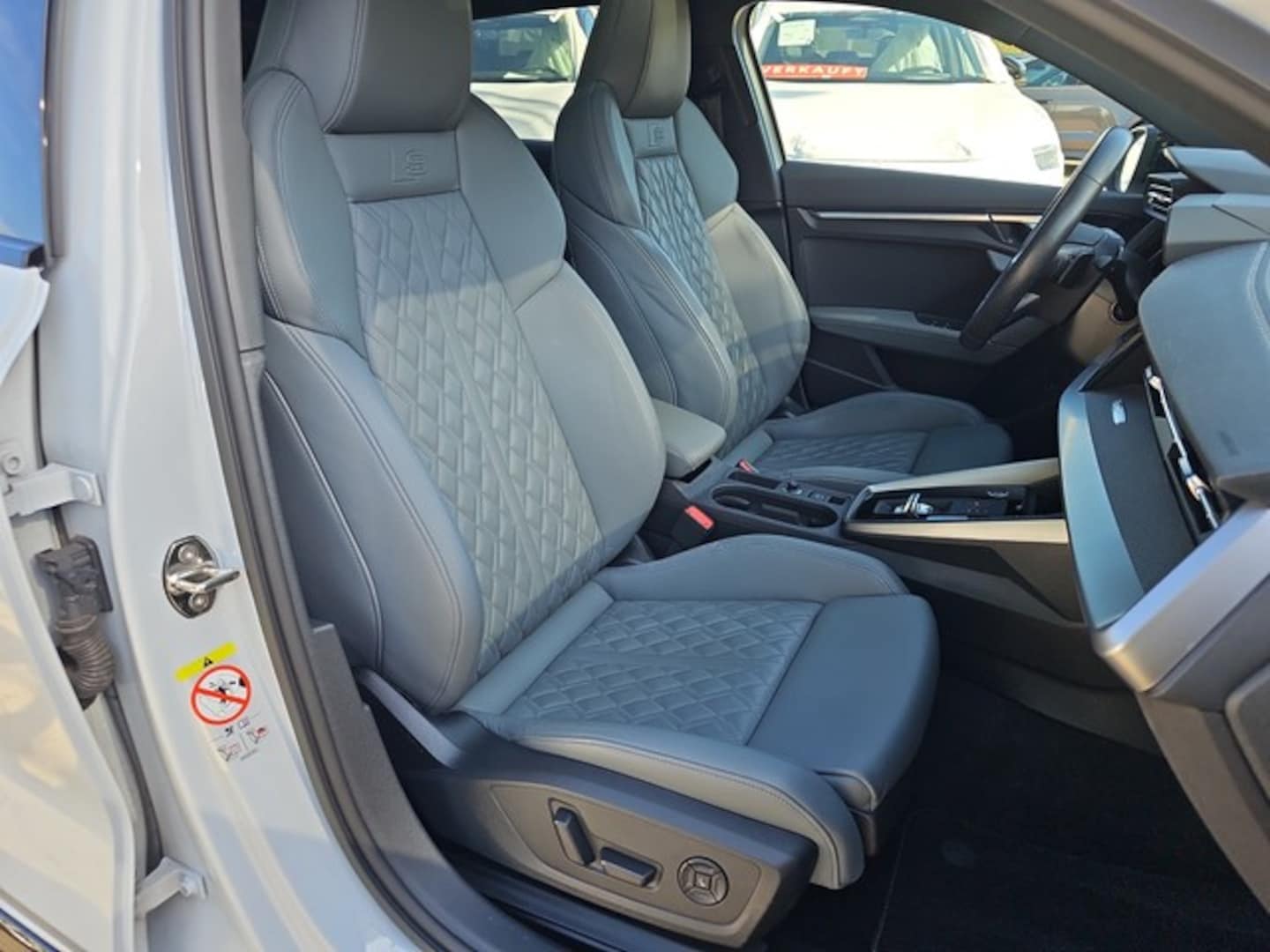 Bild über Audi A3 Sportback S line 40 TFSI quattro S tronic - für weitere Informationen kontaktieren Sie den Audi Partner