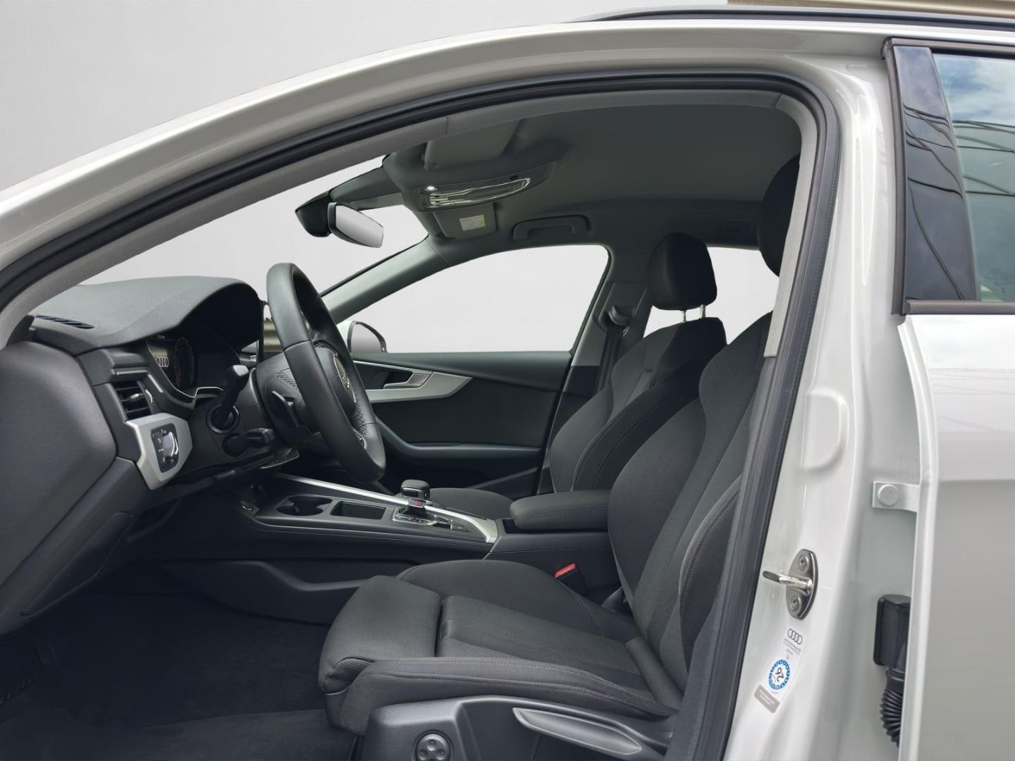Bild über Audi A4 Avant S line 40 TDI quattro S tronic - für weitere Informationen kontaktieren Sie den Audi Partner