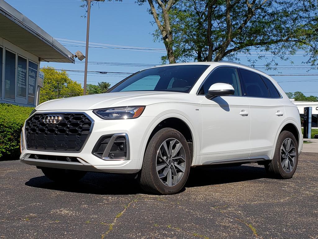 2023 Audi Q5 45 Premium Plus's photo