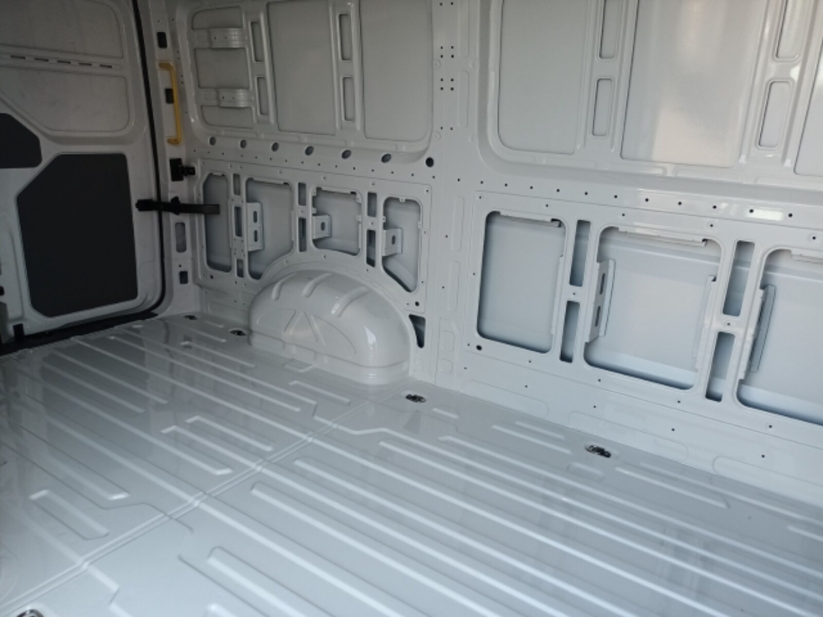Volkswagen Crafter Kasten mittlerer Radstand – Bild 6