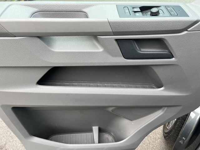 Volkswagen T6.1 Caravelle larger