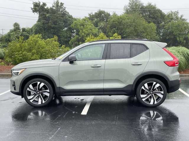2025 Volvo XC40