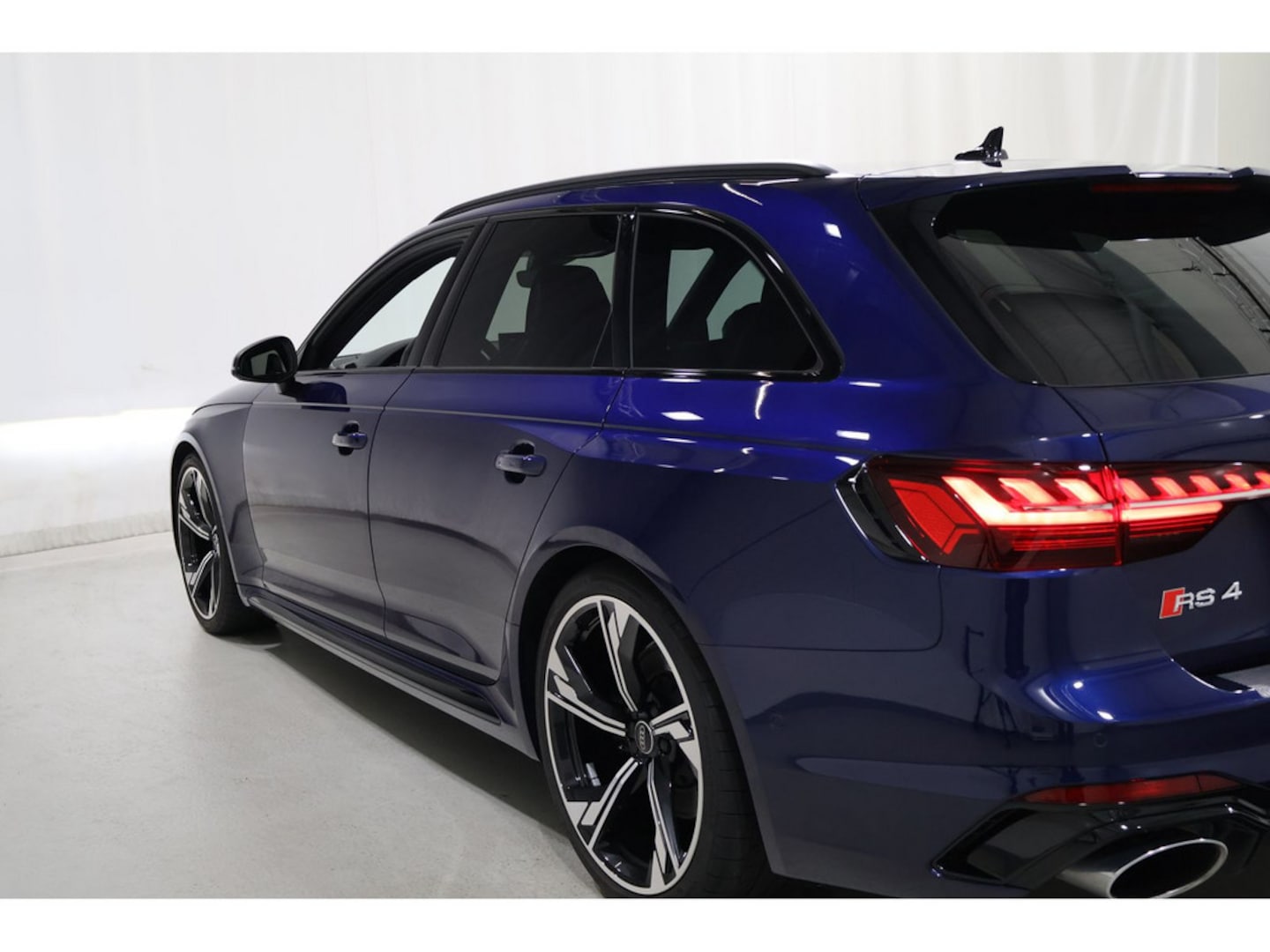 Bild über Audi RS 4 Avant TFSI quattro tiptronic - für weitere Informationen kontaktieren Sie den Audi Partner