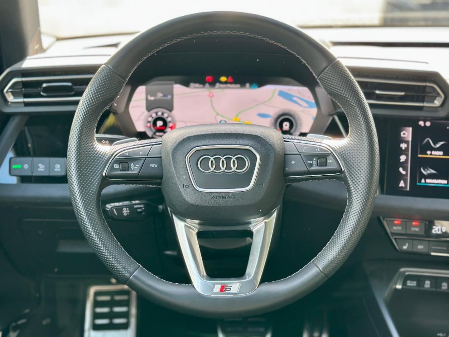 Bild über Audi S3 Limousine TFSI quattro S tronic - für weitere Informationen kontaktieren Sie den Audi Partner