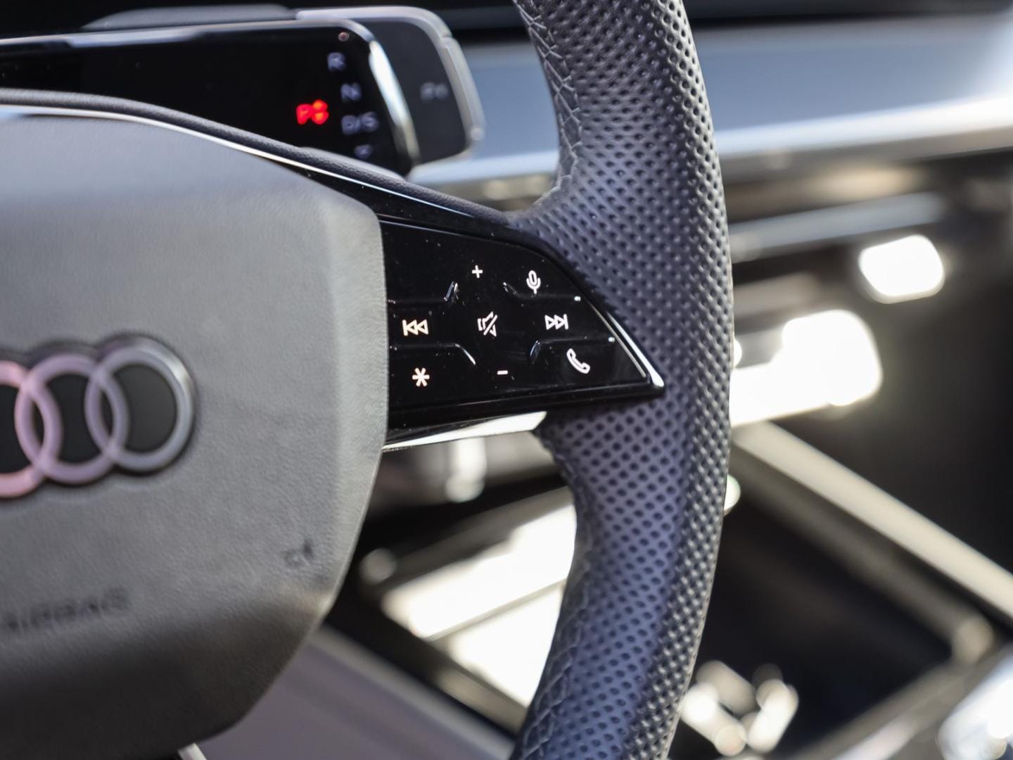 Bild über Audi Q3 SUV TDI 110 kW S tronic - für weitere Informationen kontaktieren Sie den Audi Partner