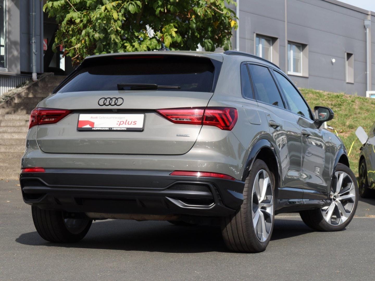 Bild über Audi Q3 S line 40 TFSI quattro S tronic - für weitere Informationen kontaktieren Sie den Audi Partner