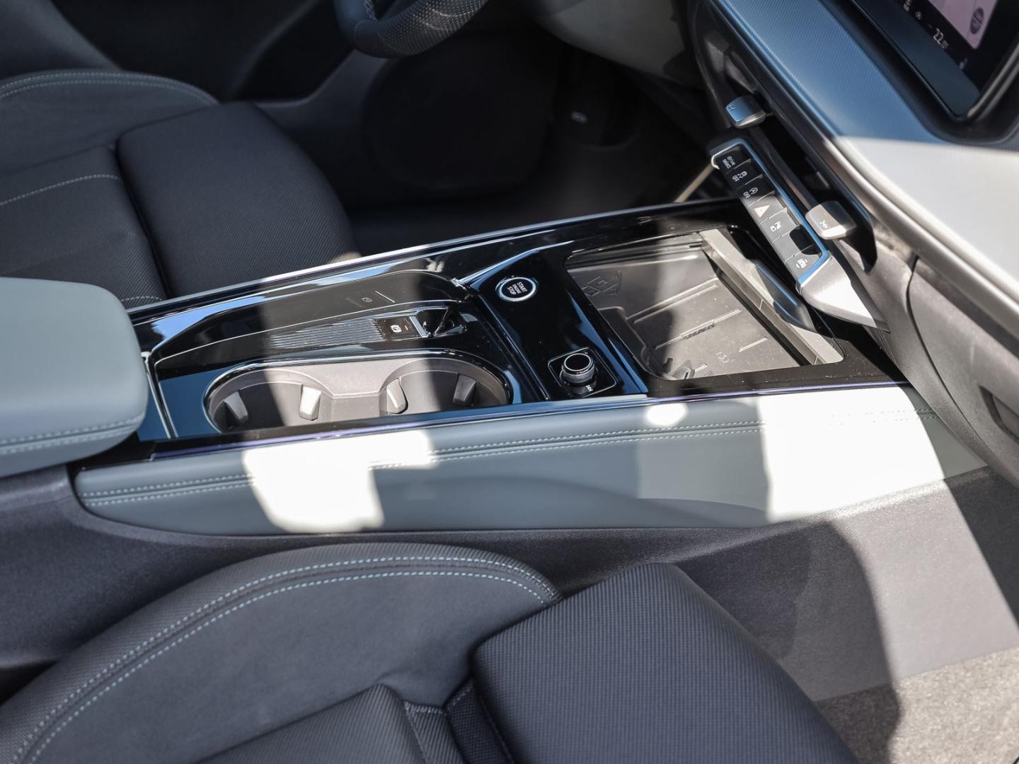 Bild über Audi Q3 SUV TDI 110 kW S tronic - für weitere Informationen kontaktieren Sie den Audi Partner