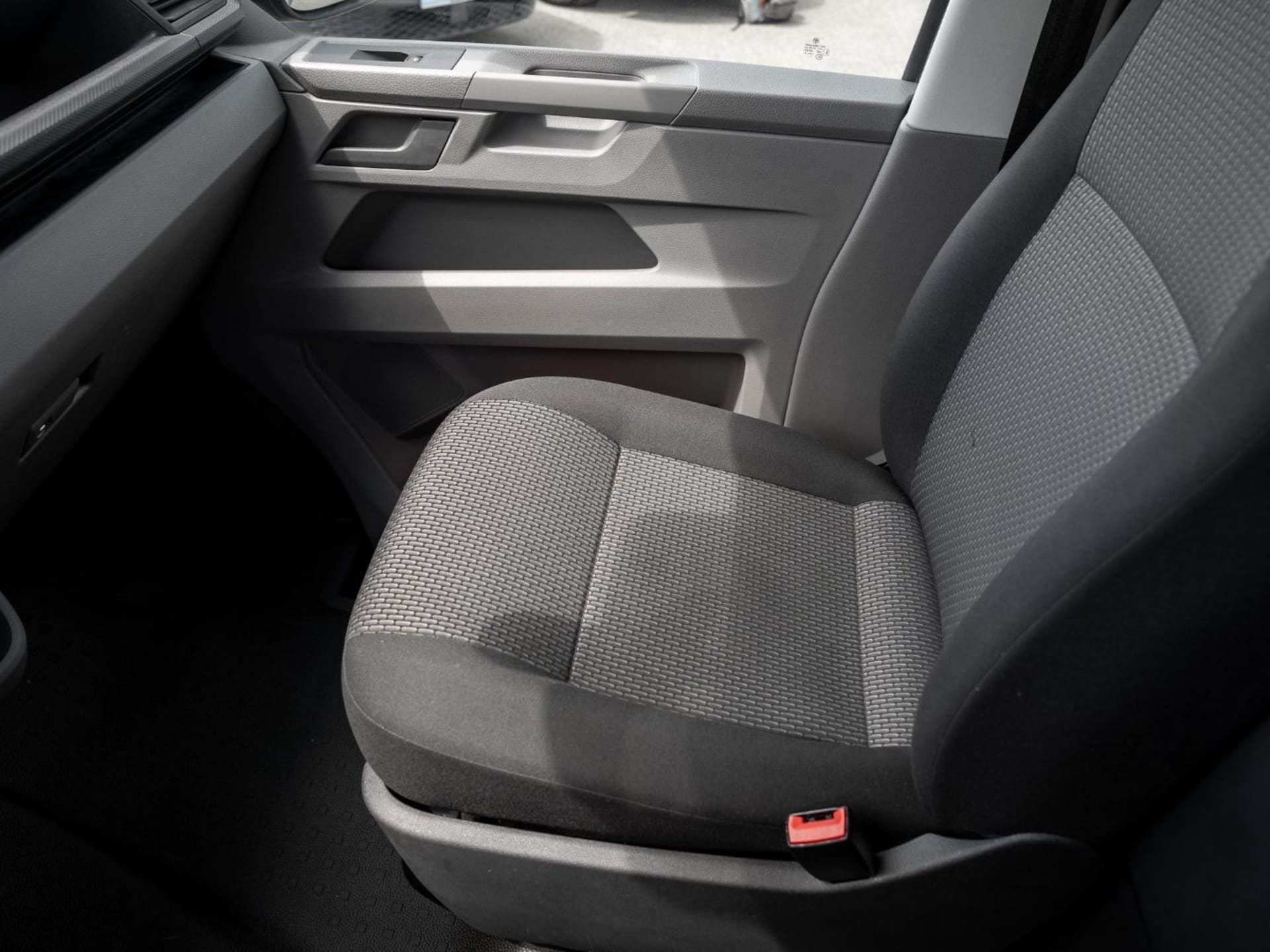 Volkswagen T6.1 Transporter Kasten langer Radstand
