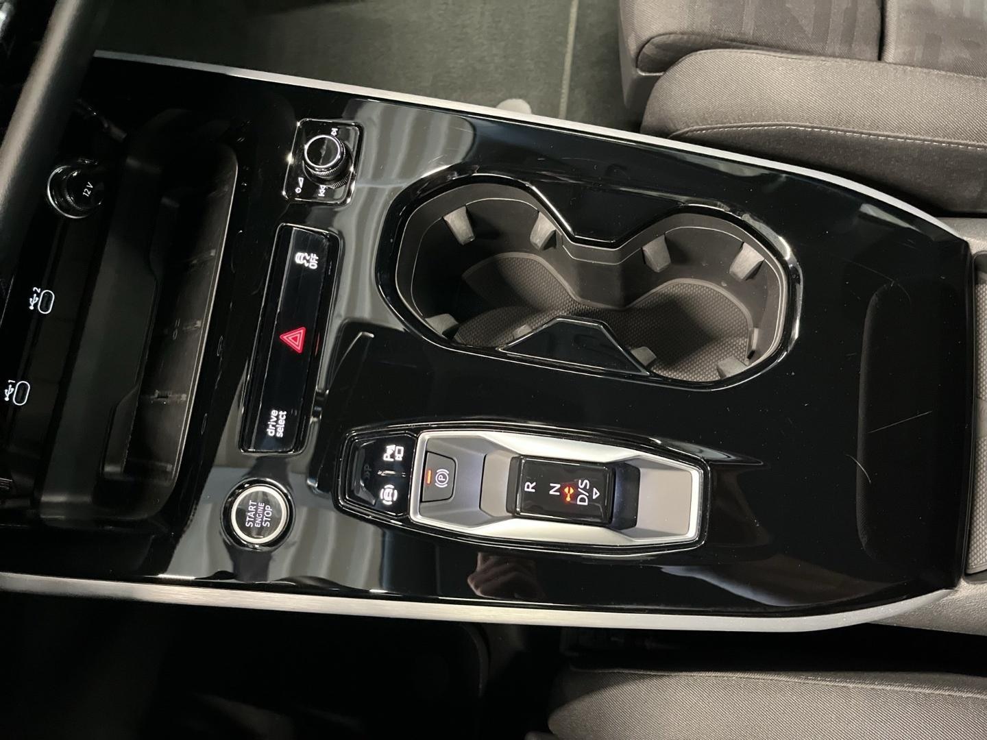 Bild über Audi A6 Limousine TDI 150 kW S tronic - für weitere Informationen kontaktieren Sie den Audi Partner