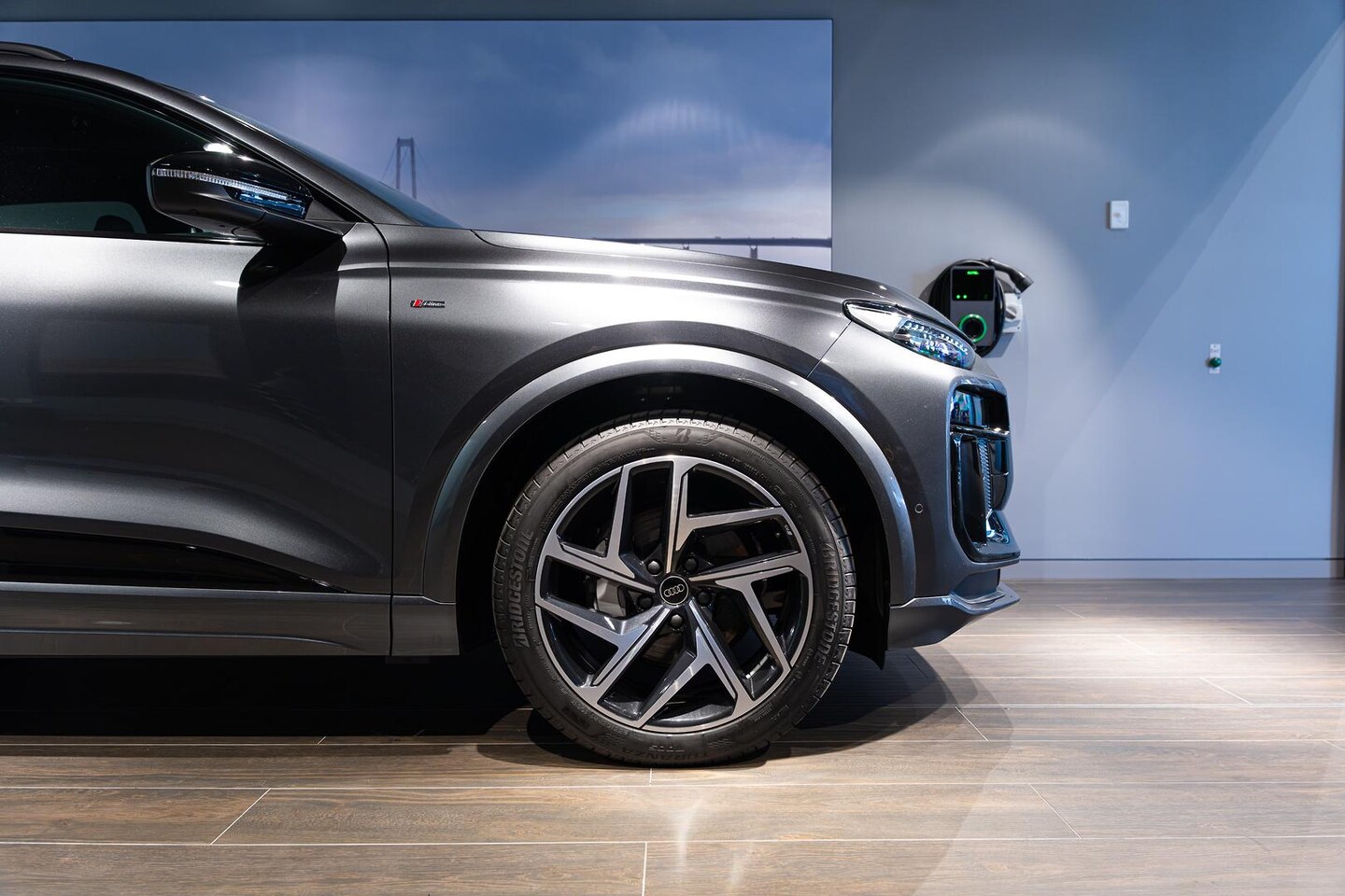 Image about Audi Q6 SUV e-tron e-tron quattro