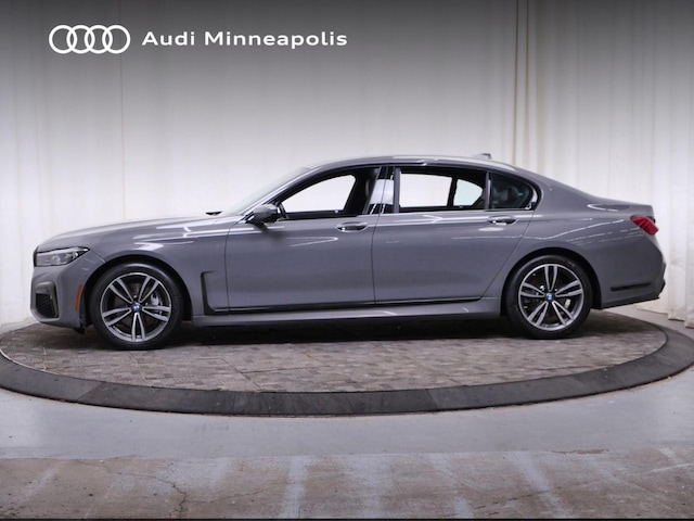 2022 BMW 740