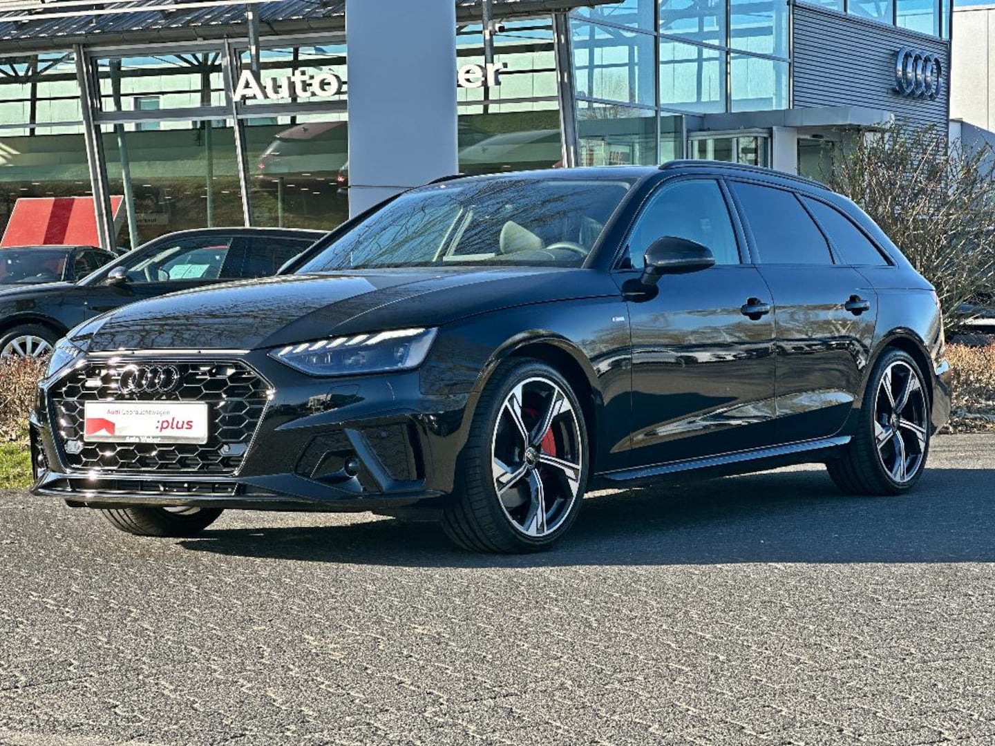 Bild über Audi A4 Avant S line 45 TFSI quattro S tronic - für weitere Informationen kontaktieren Sie den Audi Partner