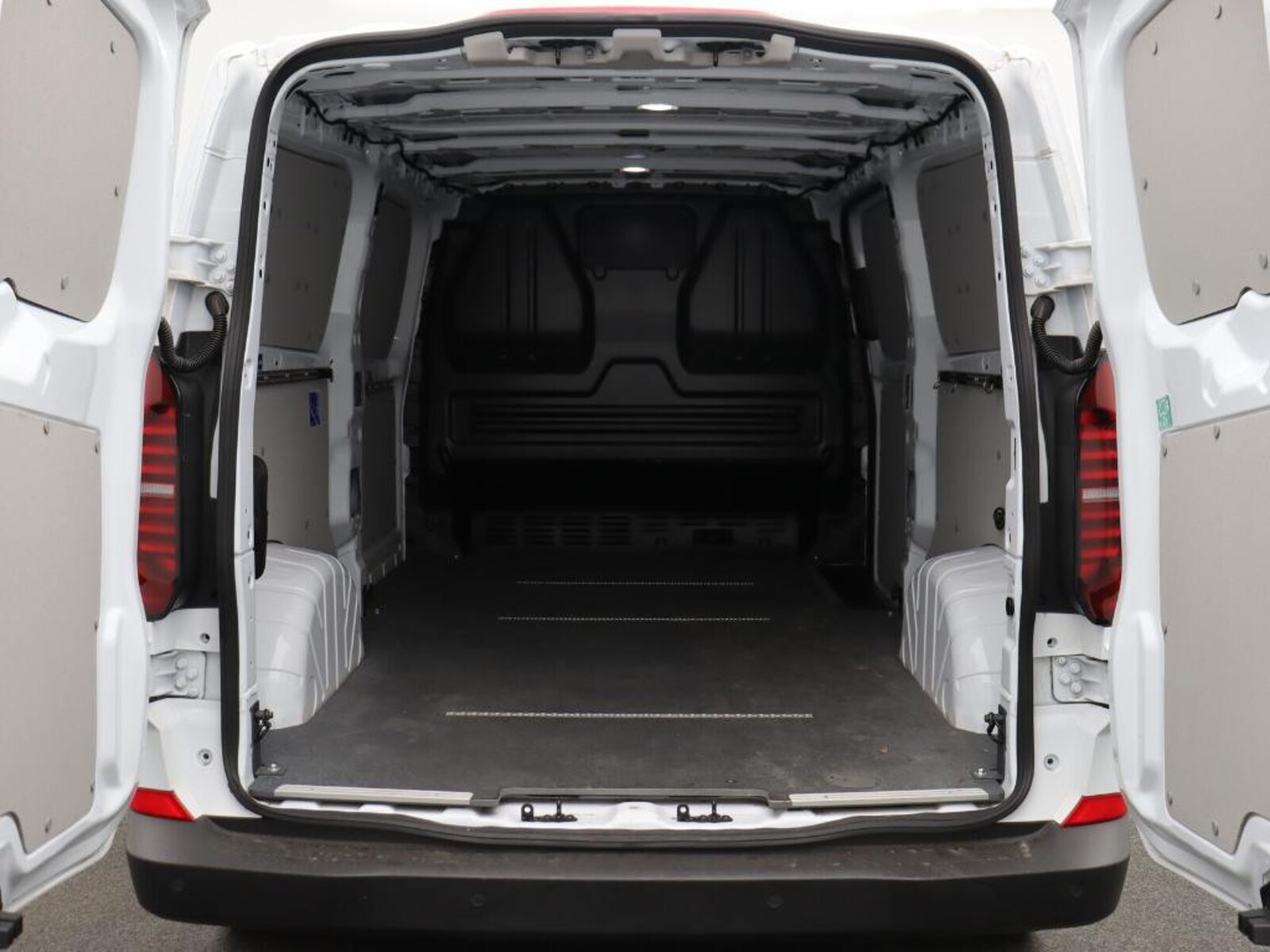 Volkswagen Transporter Kasten langer Radstand – Bild 10