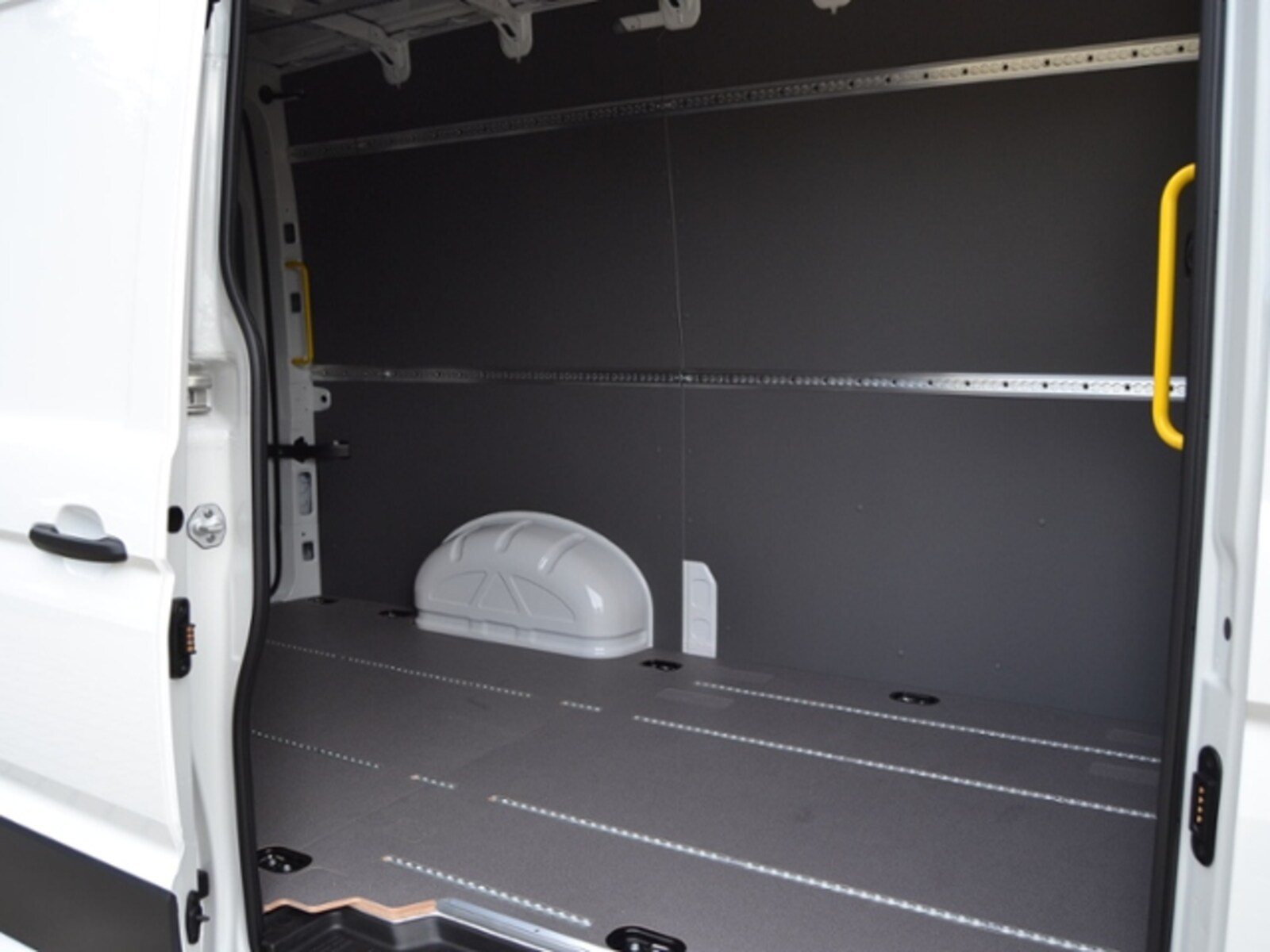 Volkswagen Crafter Kasten mittlerer Radstand – Bild 9