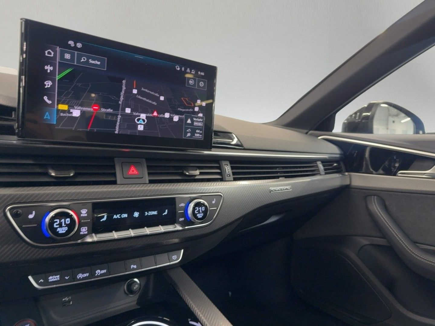 Bild über Audi RS 4 Avant TFSI quattro tiptronic - für weitere Informationen kontaktieren Sie den Audi Partner