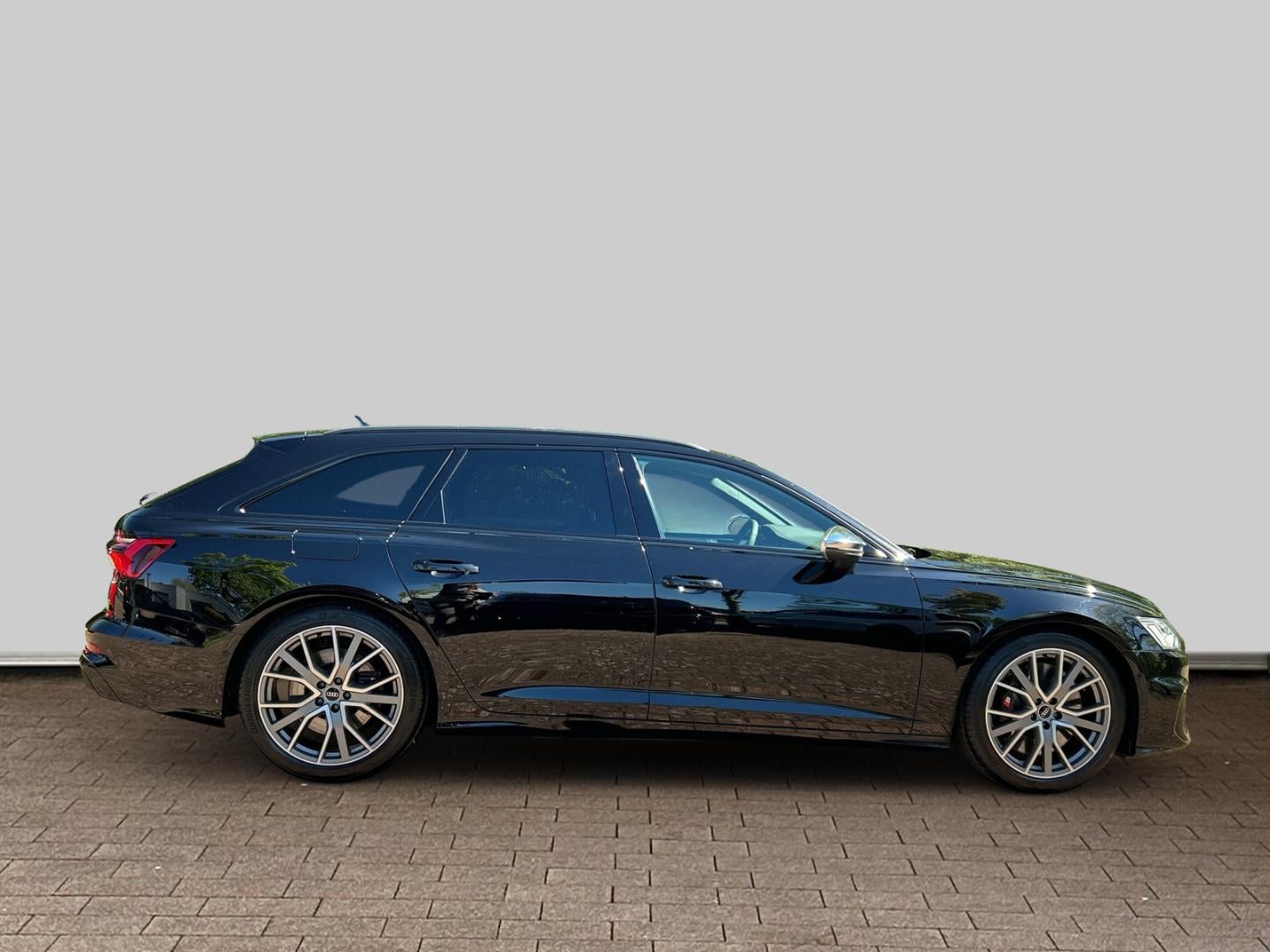 Bild über Audi S6 Avant TDI quattro tiptronic - für weitere Informationen kontaktieren Sie den Audi Partner