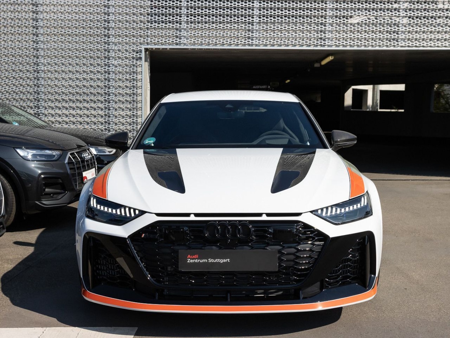 Bild über Audi RS 6 Avant performance quattro tiptronic - für weitere Informationen kontaktieren Sie den Audi Partner
