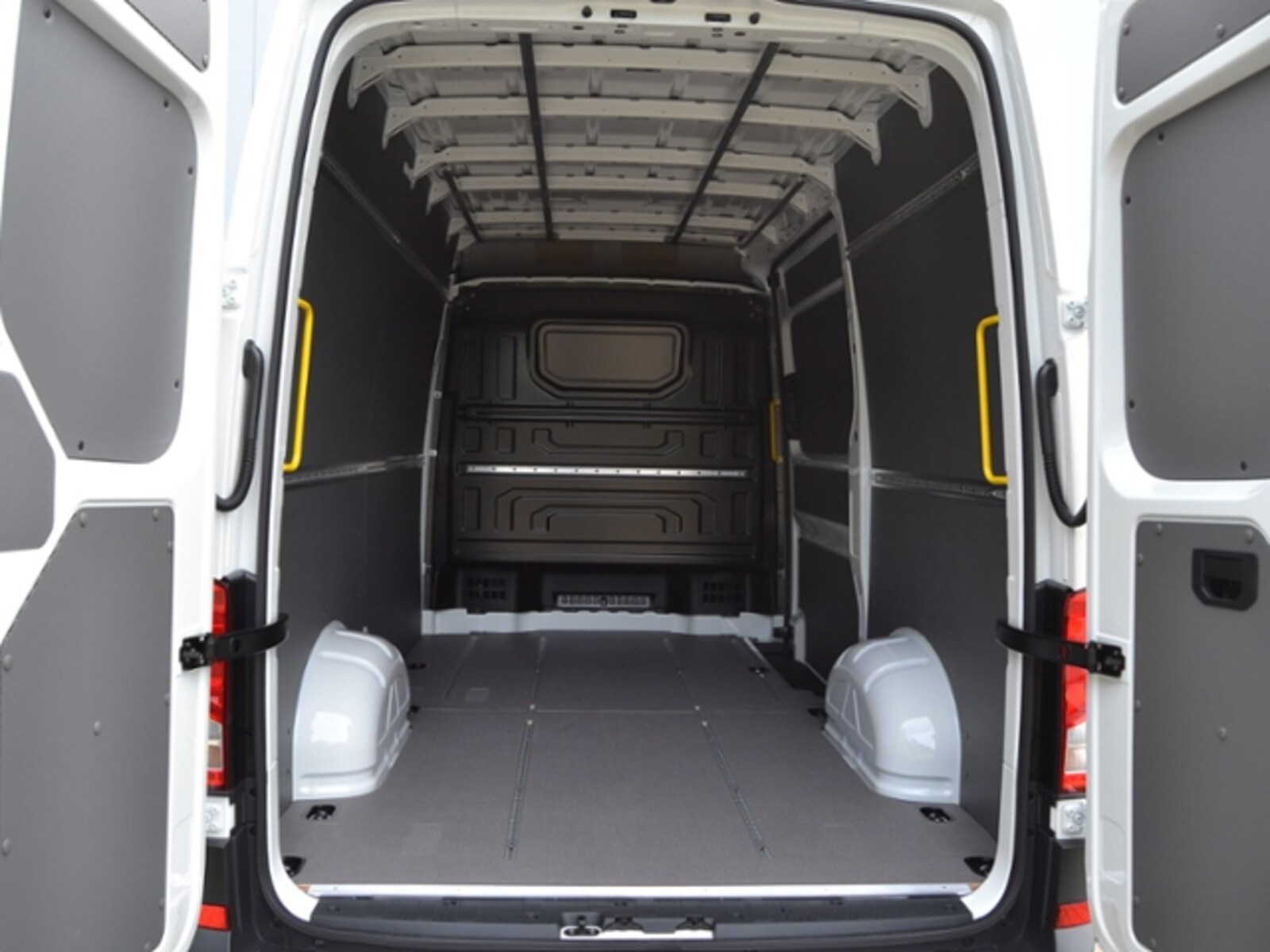 Volkswagen Crafter Kasten mittlerer Radstand – Bild 14