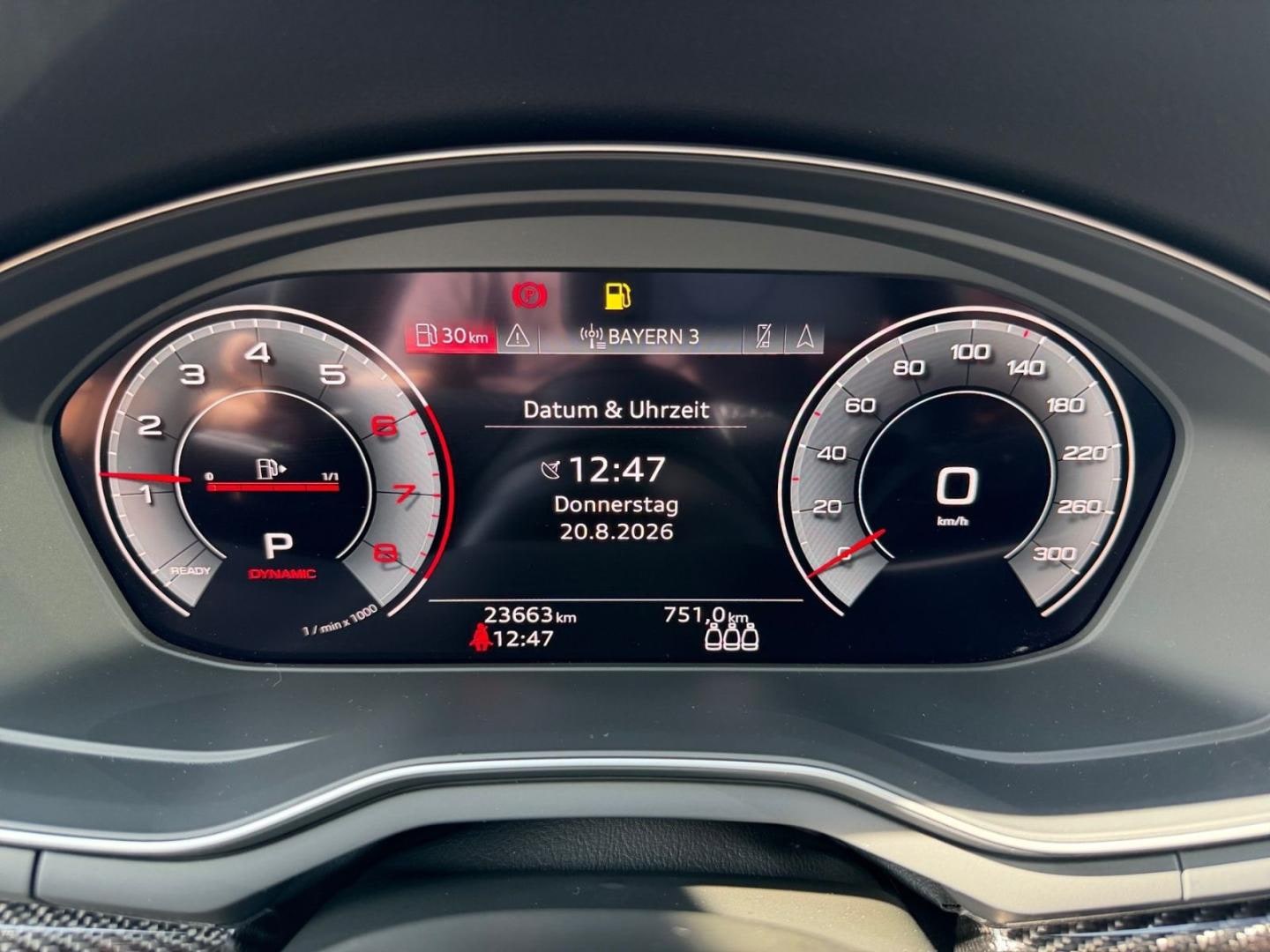 Bild über Audi A4 Avant S line 40 TFSI quattro S tronic - für weitere Informationen kontaktieren Sie den Audi Partner