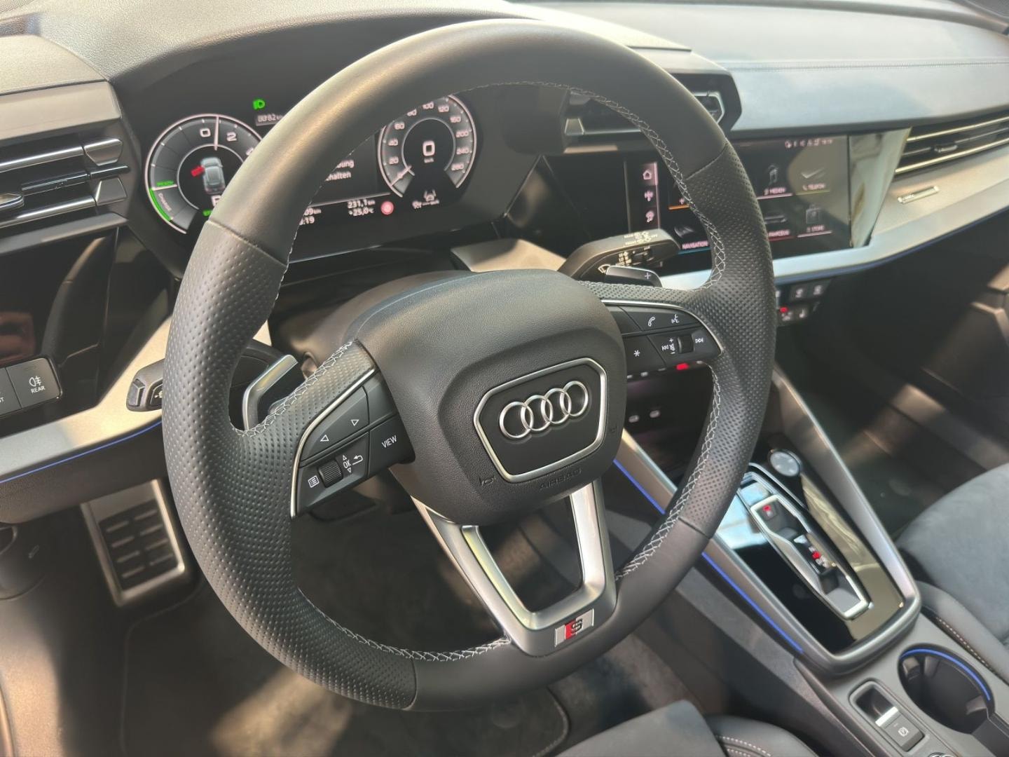 Bild über Audi A3 allstreet TFSI e TFSI e 150 kW S tronic - für weitere Informationen kontaktieren Sie den Audi Partner