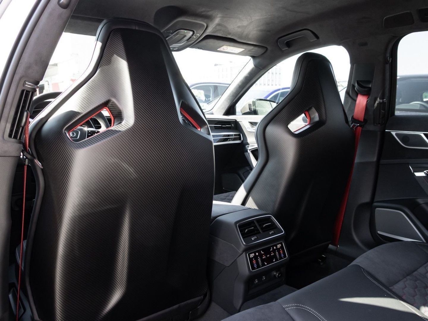 Bild über Audi RS 6 Avant performance quattro tiptronic - für weitere Informationen kontaktieren Sie den Audi Partner