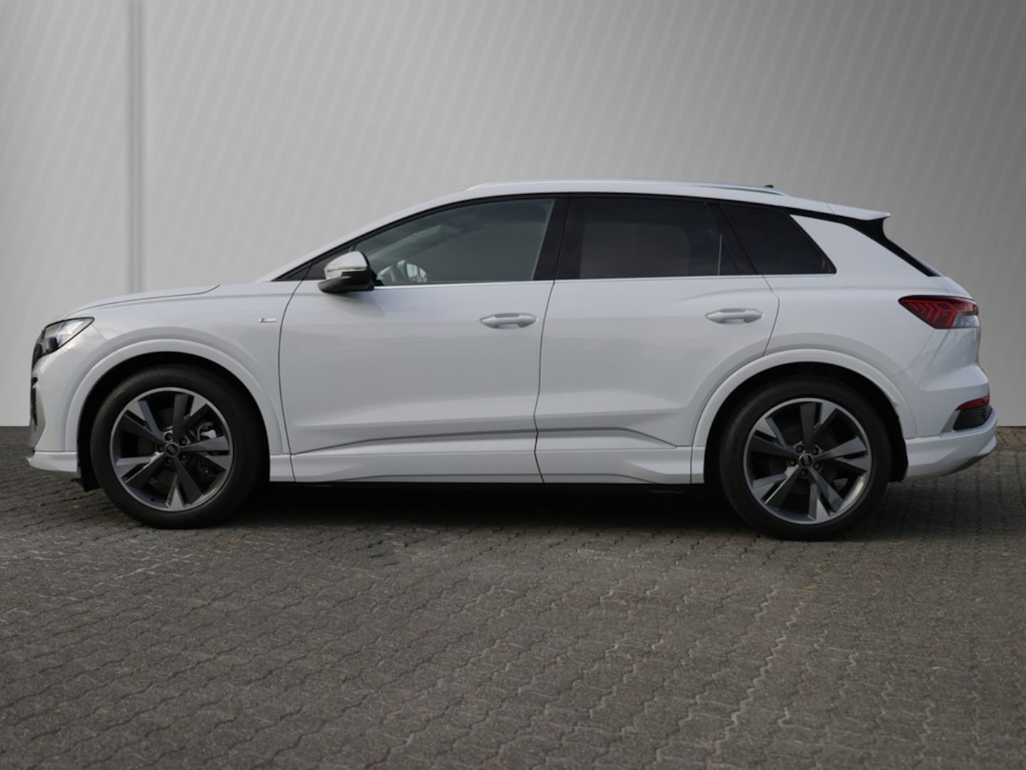 Bild über Audi Q4 e-tron 40 e-tron - für weitere Informationen kontaktieren Sie den Audi Partner