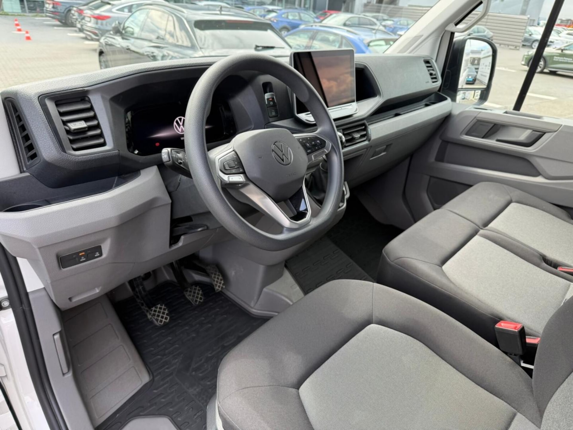 Volkswagen Crafter Furgon średni rozstaw osi
