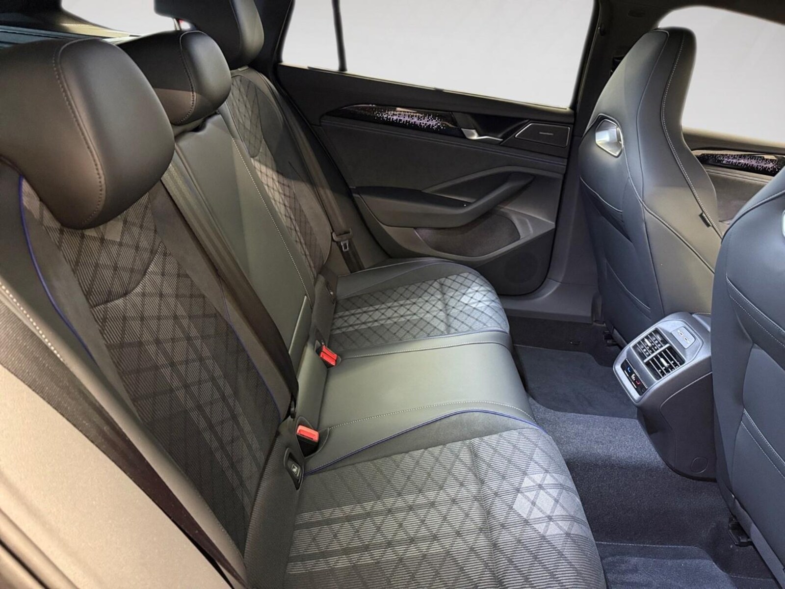 Volkswagen Passat – Bild 10