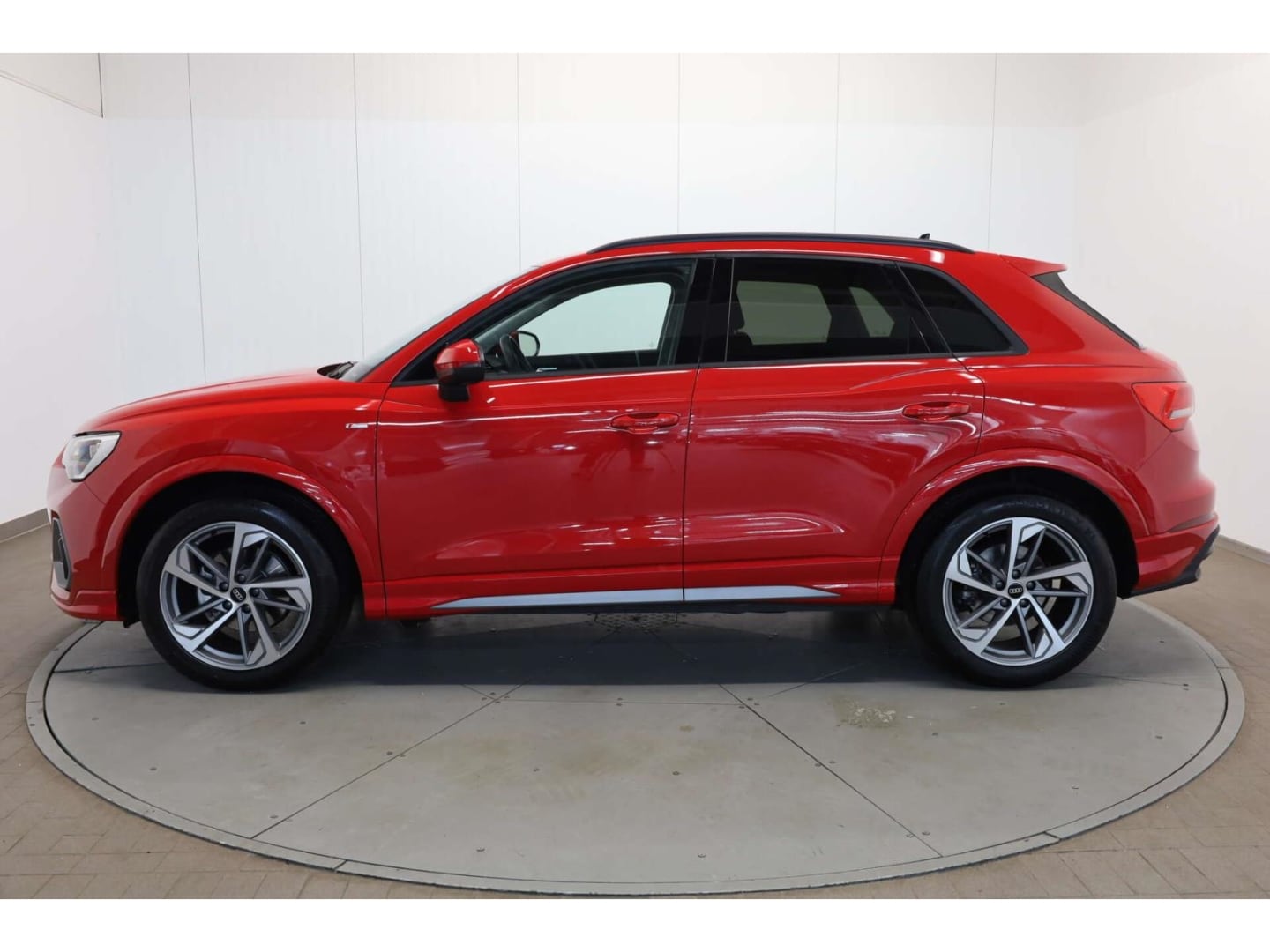 Bild über Audi Q3 TFSI 110 kW S tronic - für weitere Informationen kontaktieren Sie den Audi Partner